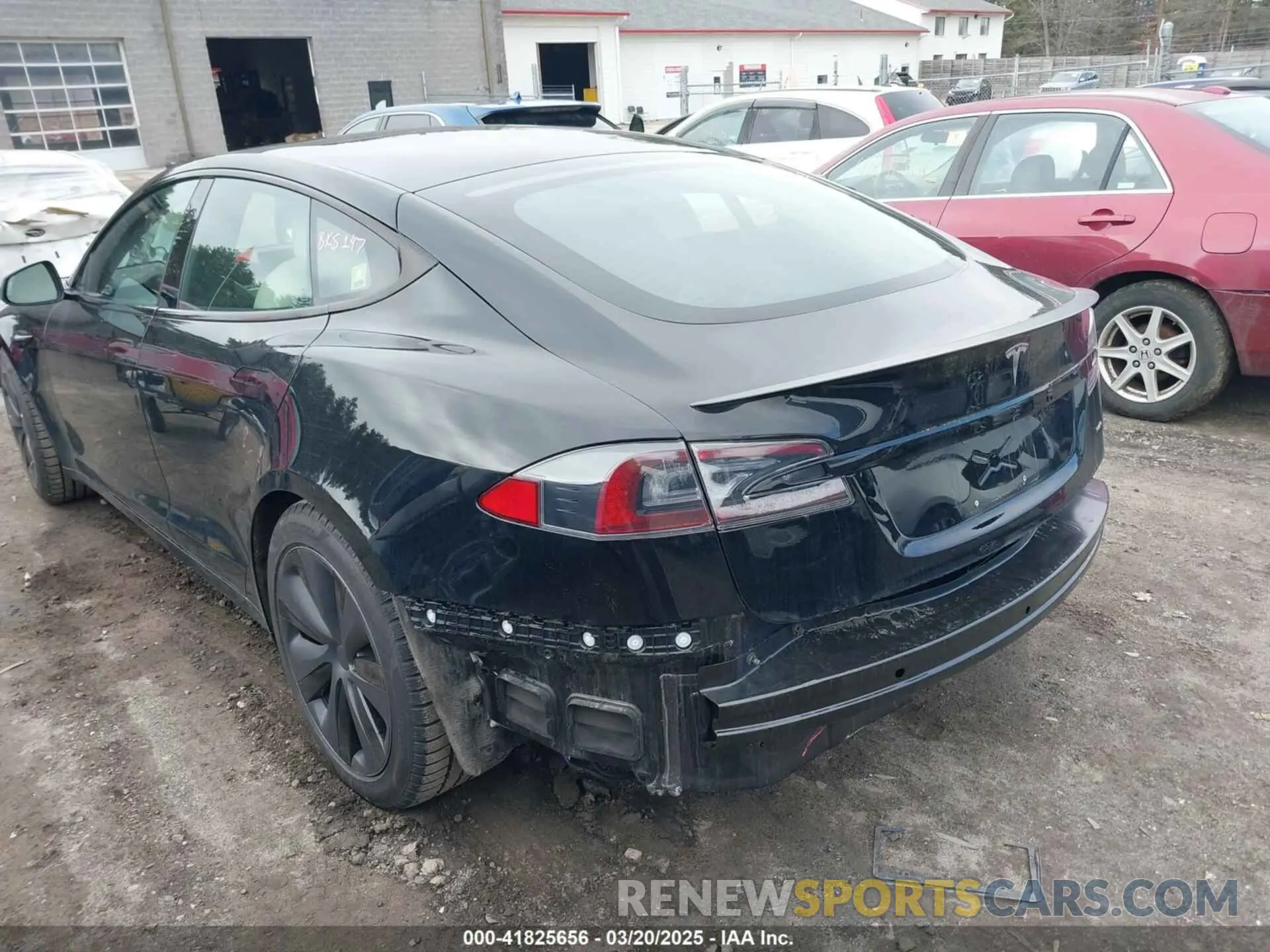 14 Photograph of a damaged car 5YJSA1E69MF439147 TESLA MODEL S 2021