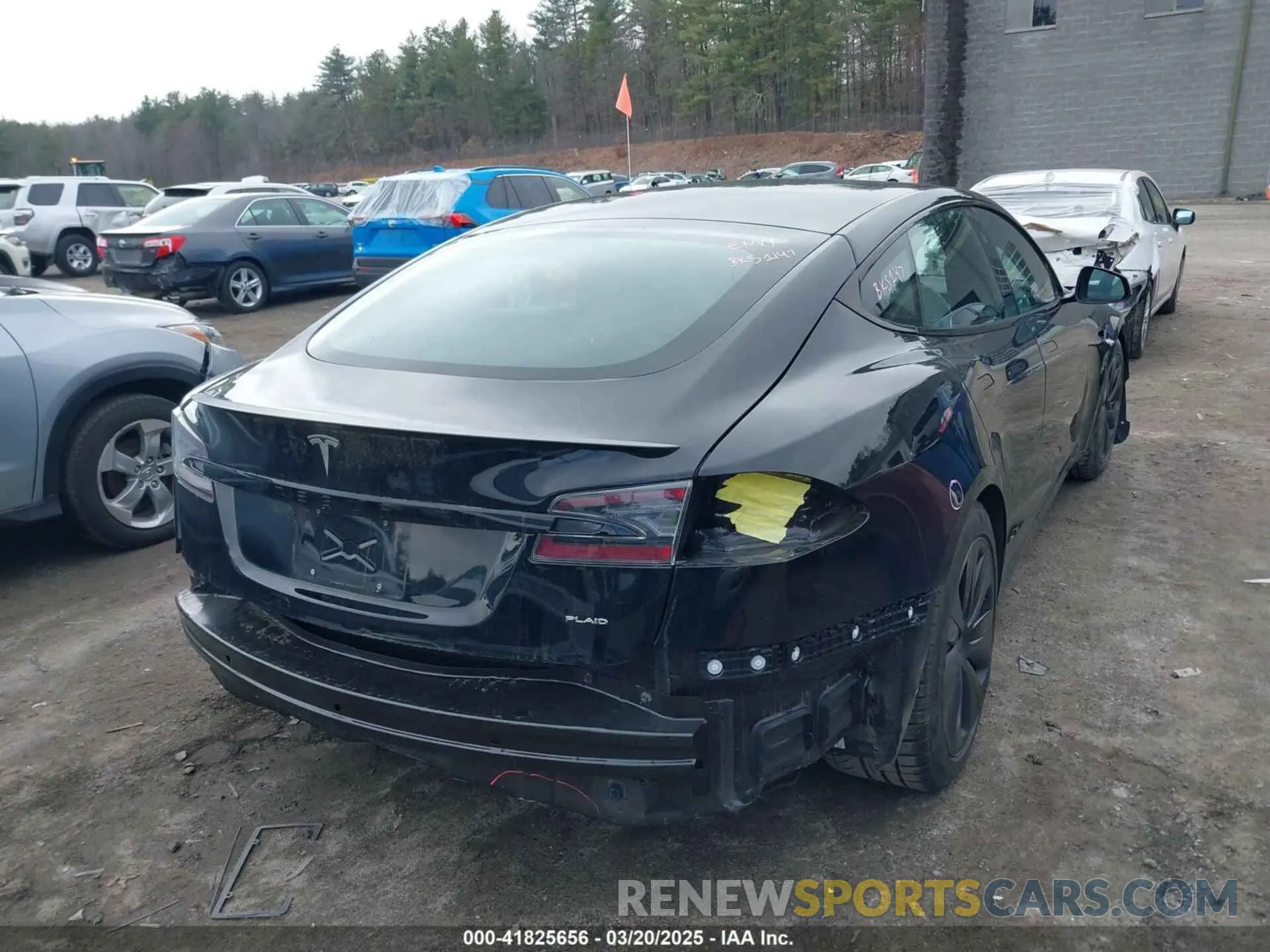 16 Photograph of a damaged car 5YJSA1E69MF439147 TESLA MODEL S 2021