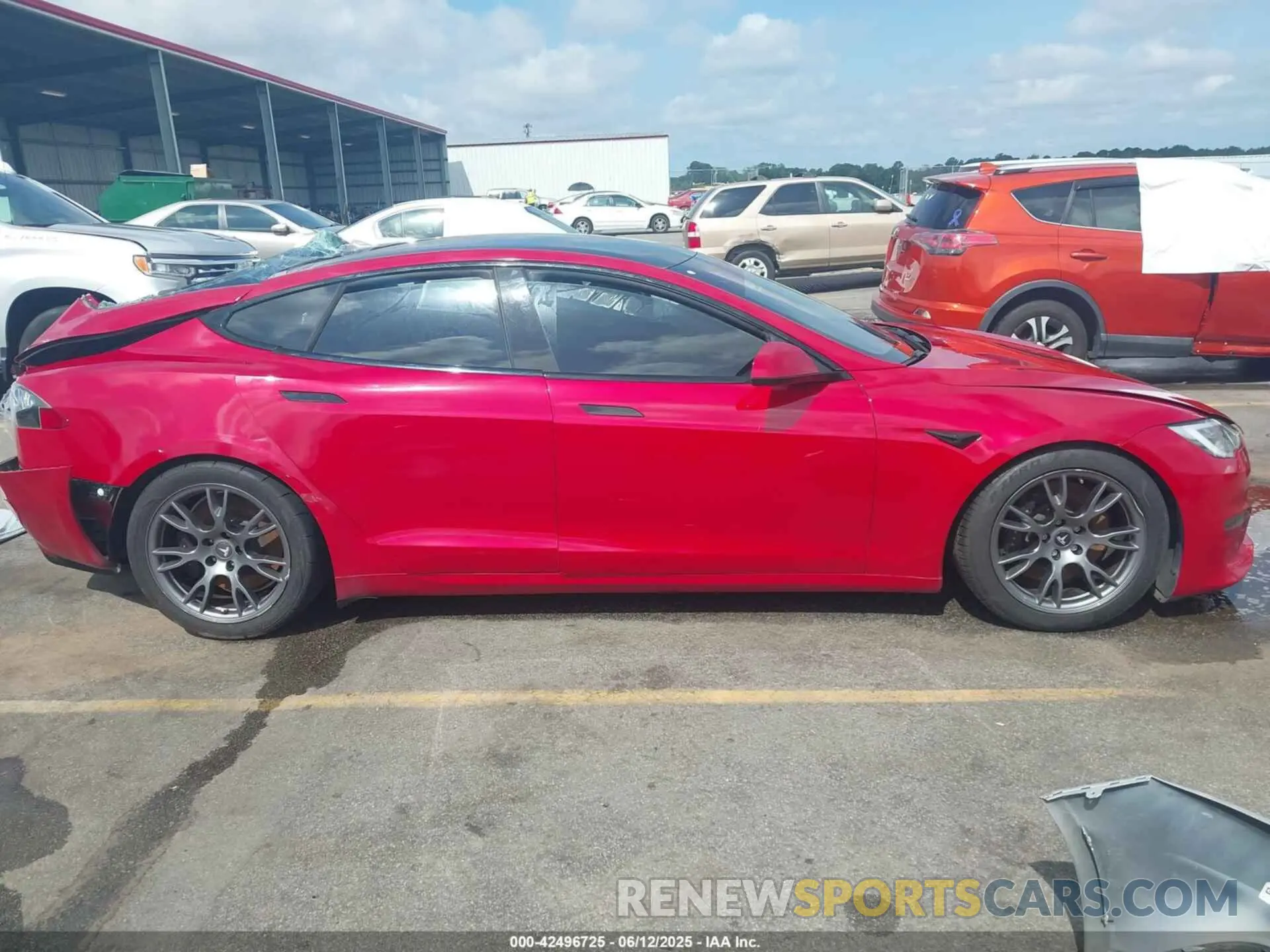 13 Photograph of a damaged car 5YJSA1E69MF439987 TESLA MODEL S 2021