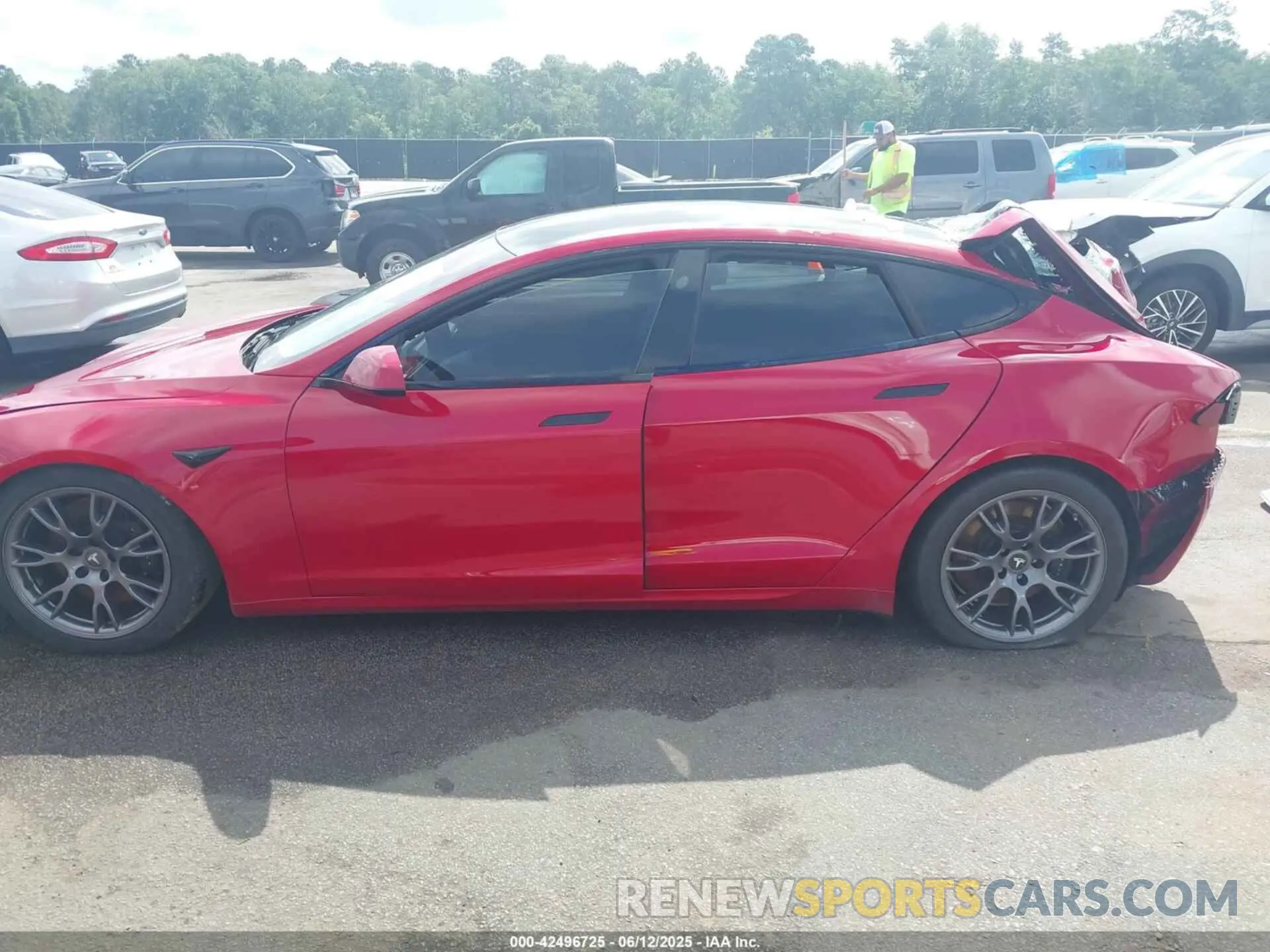 14 Photograph of a damaged car 5YJSA1E69MF439987 TESLA MODEL S 2021