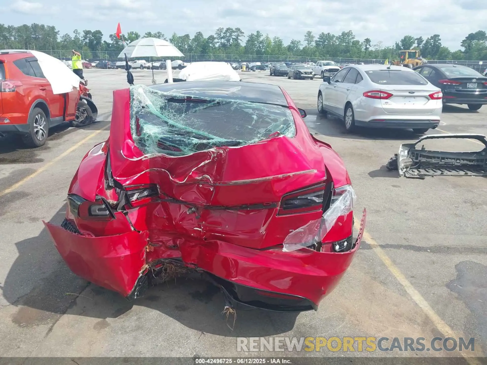 16 Photograph of a damaged car 5YJSA1E69MF439987 TESLA MODEL S 2021