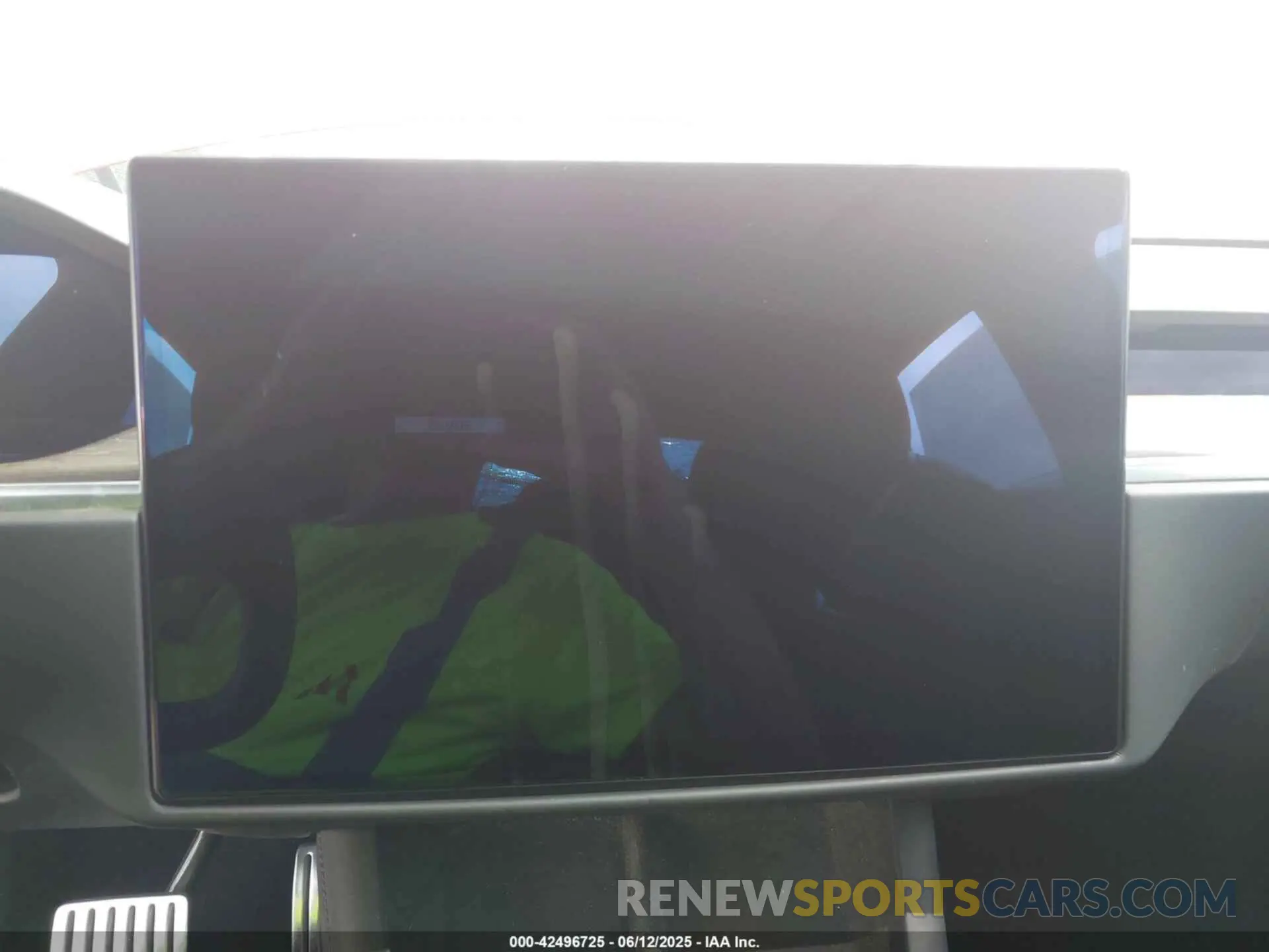 17 Photograph of a damaged car 5YJSA1E69MF439987 TESLA MODEL S 2021