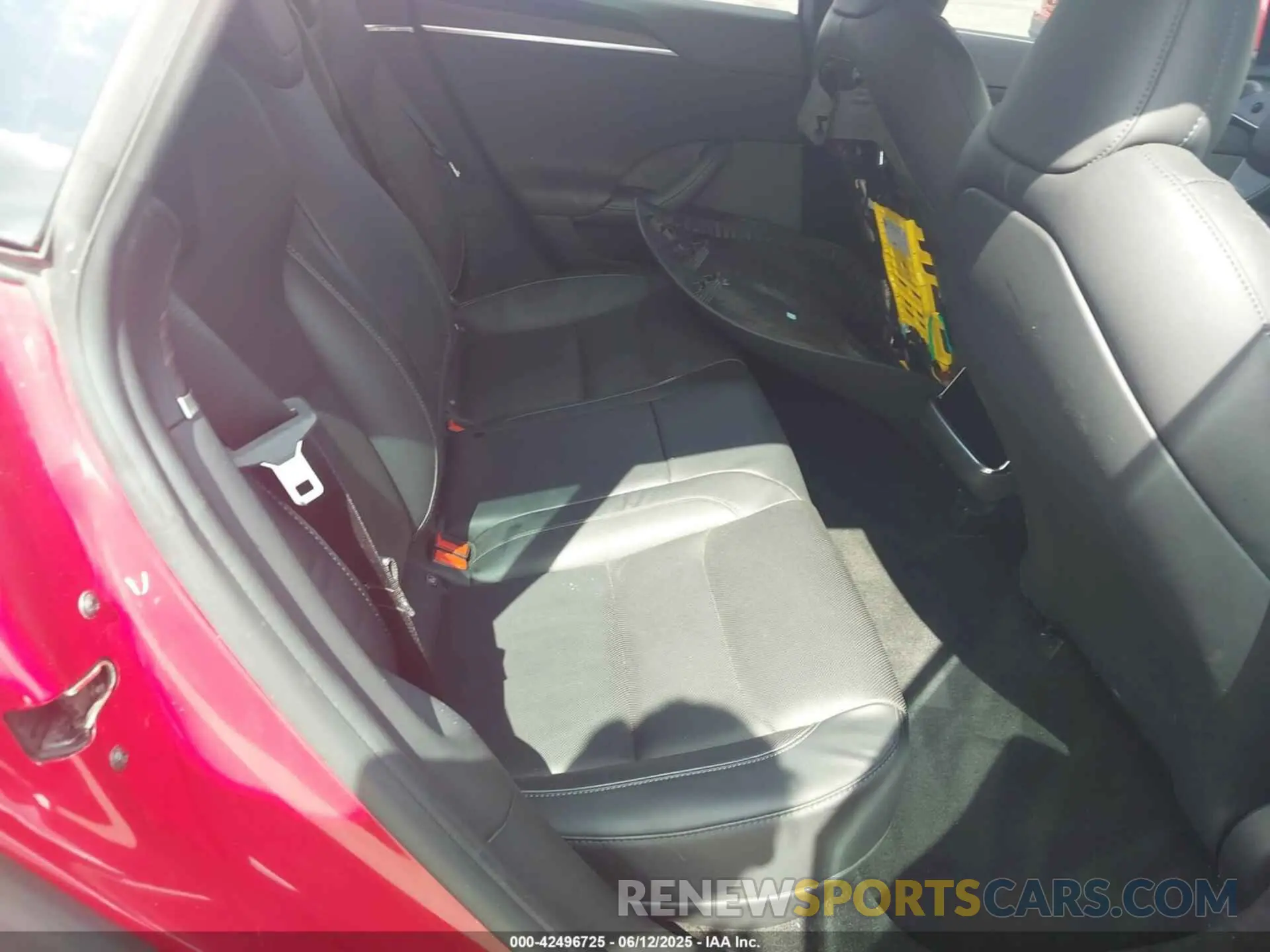 8 Photograph of a damaged car 5YJSA1E69MF439987 TESLA MODEL S 2021