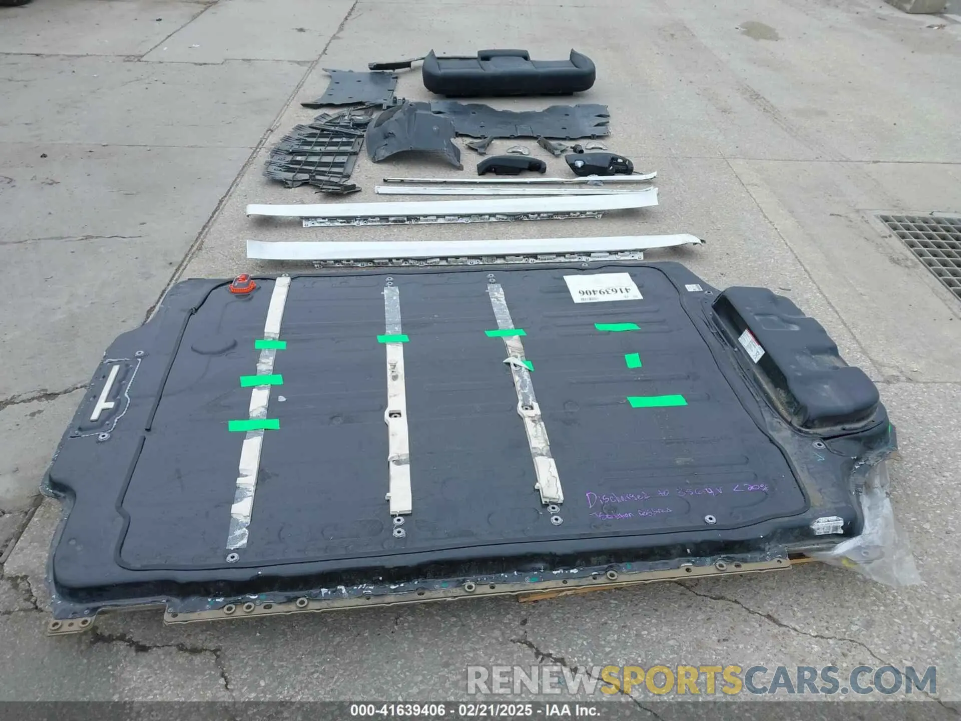 10 Photograph of a damaged car 5YJSA1E69MF452593 TESLA MODEL S 2021