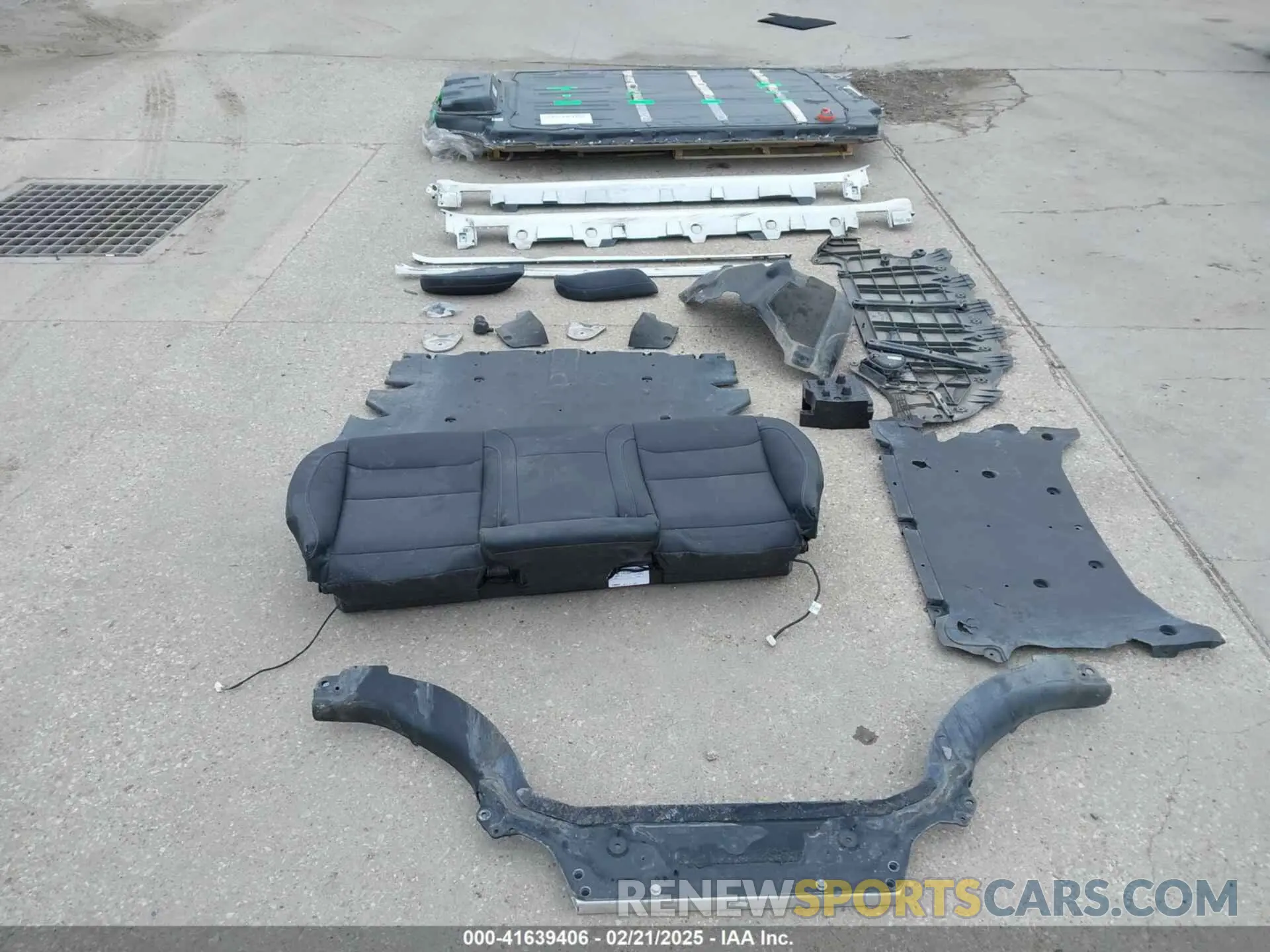 13 Photograph of a damaged car 5YJSA1E69MF452593 TESLA MODEL S 2021