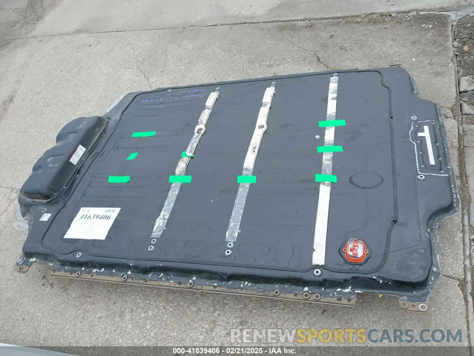 14 Photograph of a damaged car 5YJSA1E69MF452593 TESLA MODEL S 2021