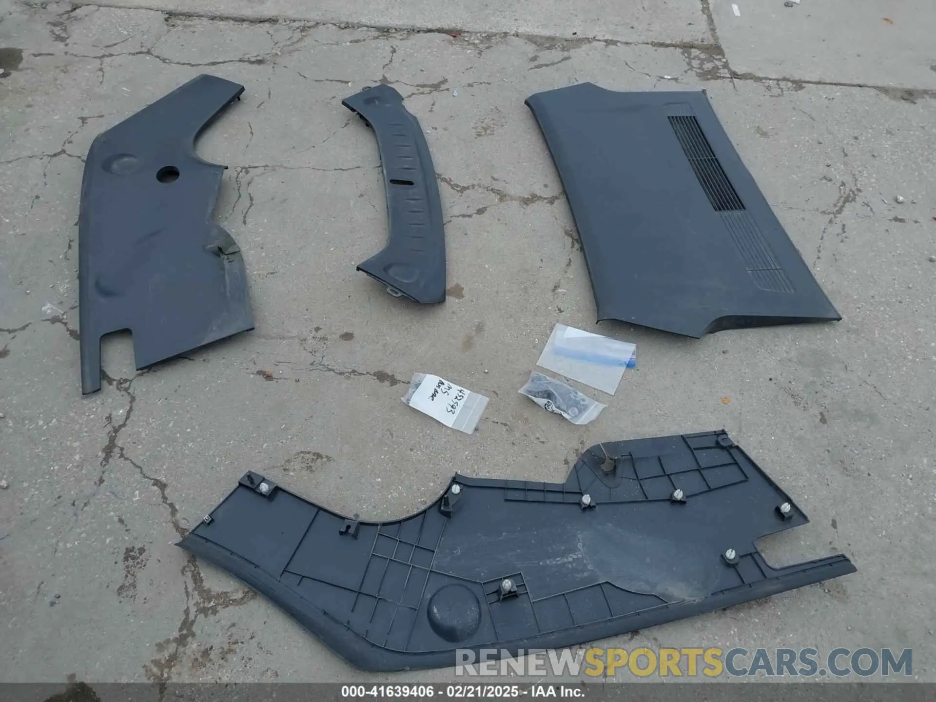 15 Photograph of a damaged car 5YJSA1E69MF452593 TESLA MODEL S 2021