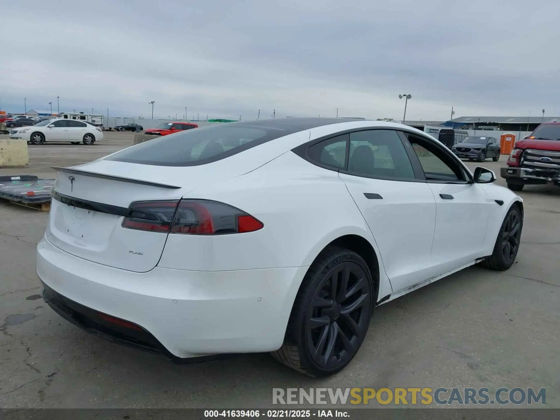 4 Photograph of a damaged car 5YJSA1E69MF452593 TESLA MODEL S 2021