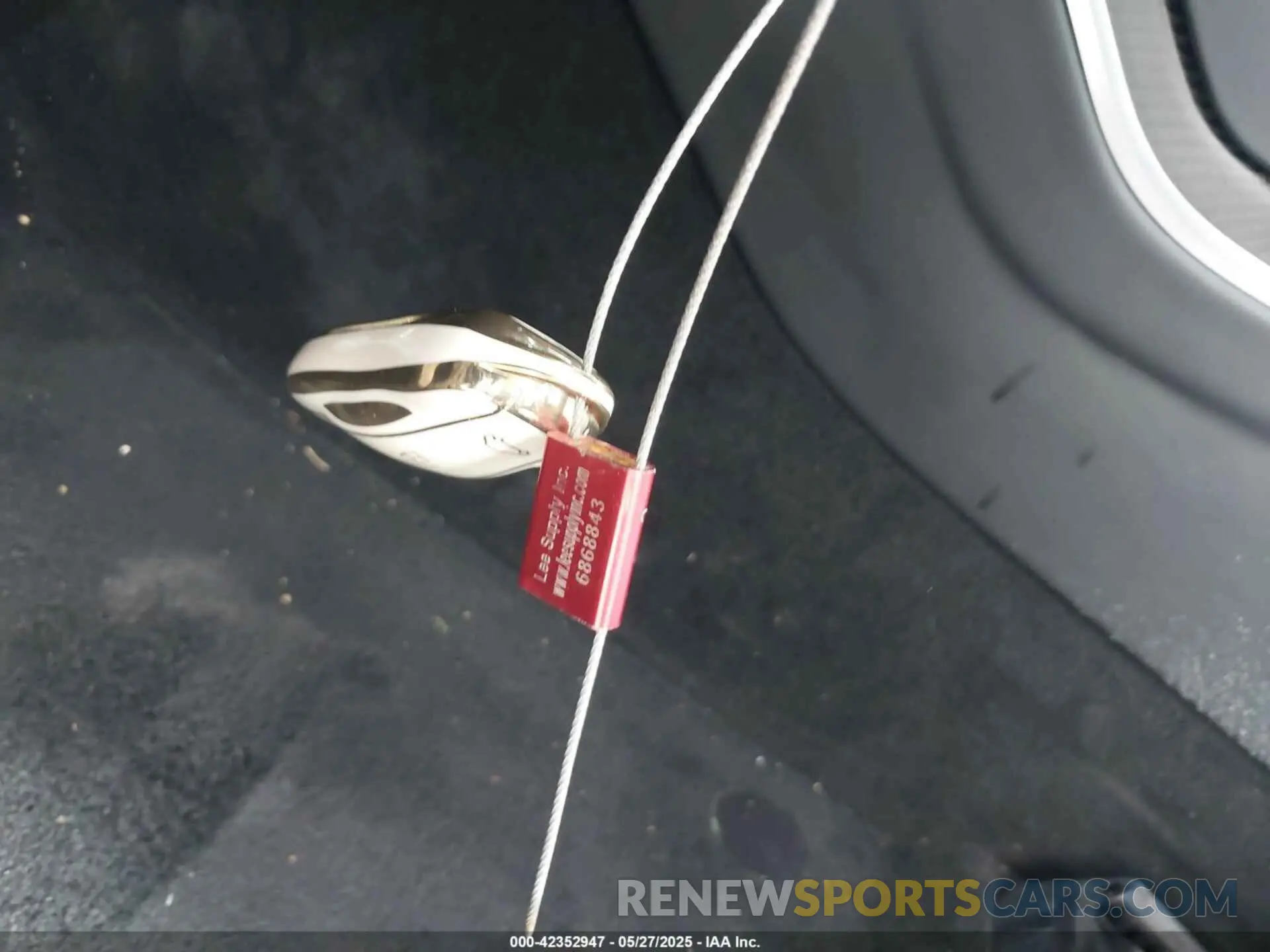 11 Photograph of a damaged car 5YJSA1E6XMF452747 TESLA MODEL S 2021
