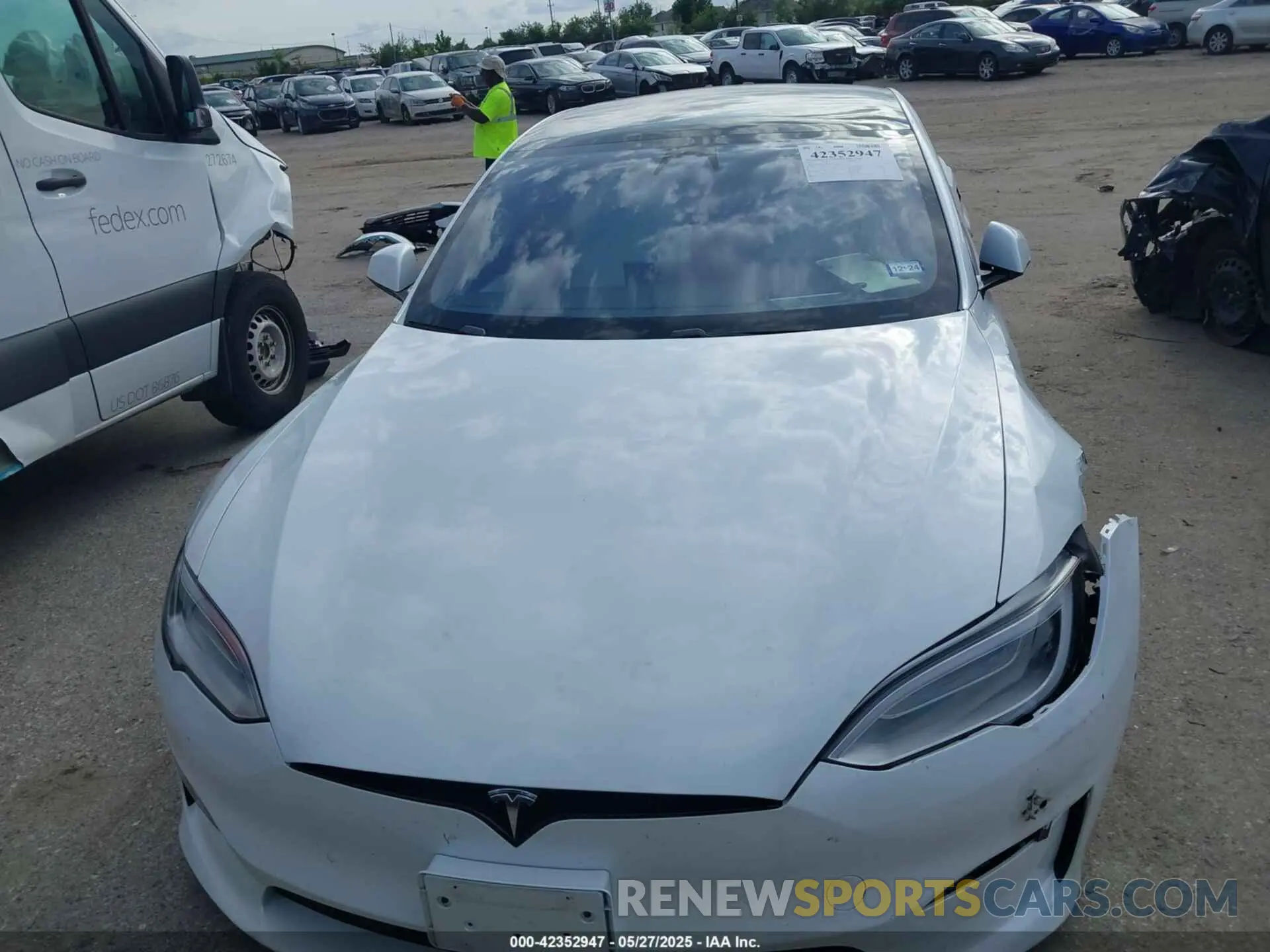 12 Photograph of a damaged car 5YJSA1E6XMF452747 TESLA MODEL S 2021