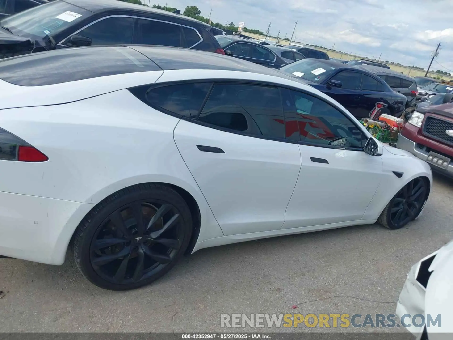 13 Photograph of a damaged car 5YJSA1E6XMF452747 TESLA MODEL S 2021