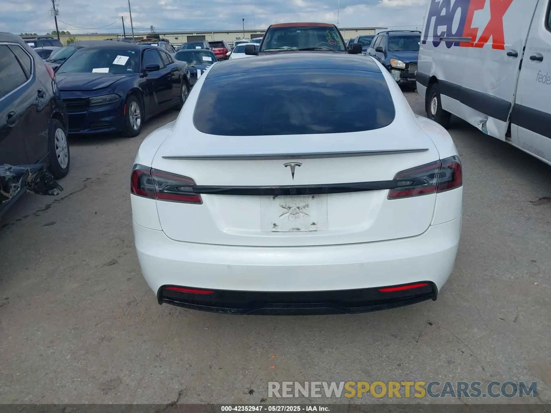 16 Photograph of a damaged car 5YJSA1E6XMF452747 TESLA MODEL S 2021
