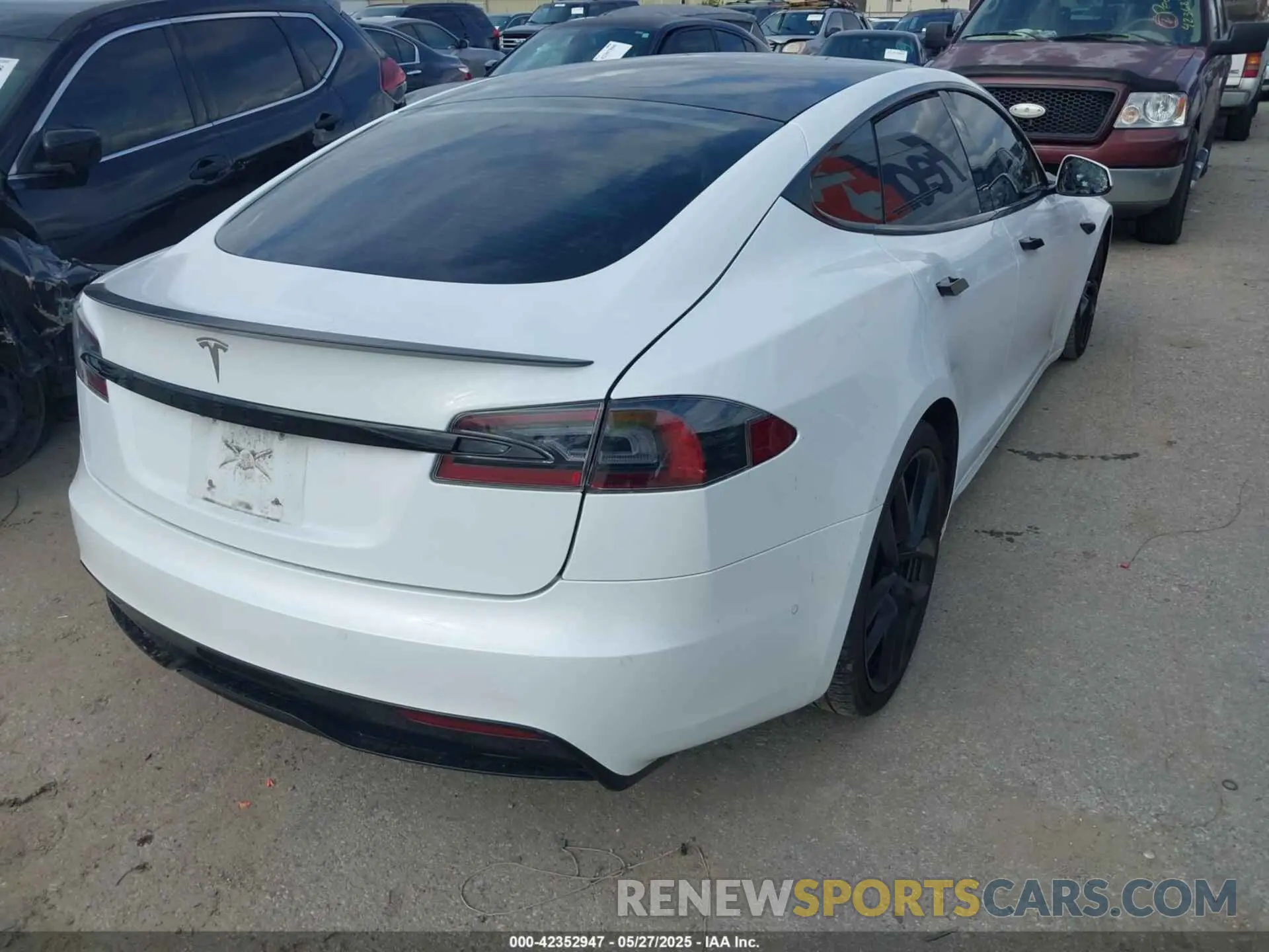 4 Photograph of a damaged car 5YJSA1E6XMF452747 TESLA MODEL S 2021