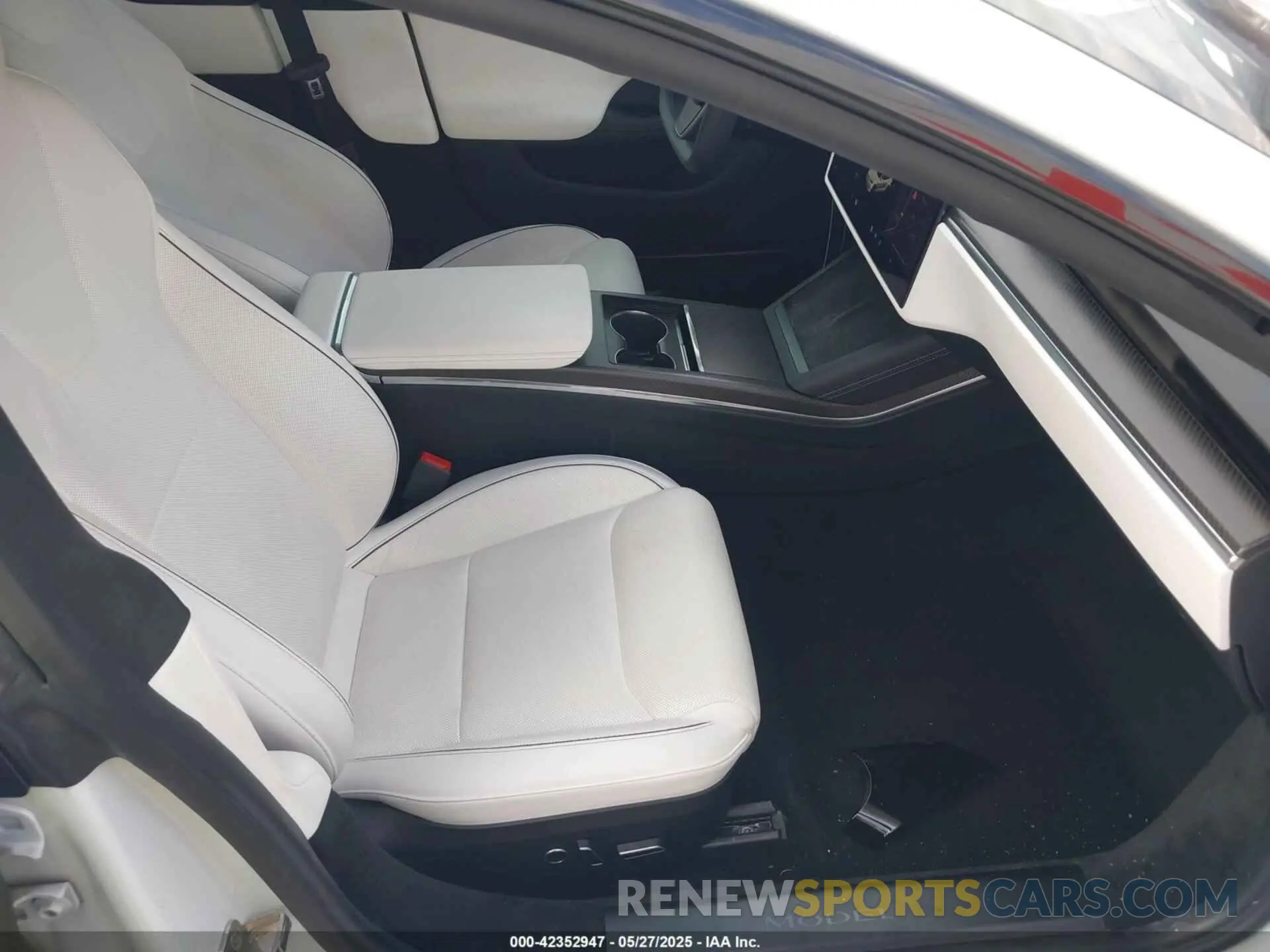 5 Photograph of a damaged car 5YJSA1E6XMF452747 TESLA MODEL S 2021