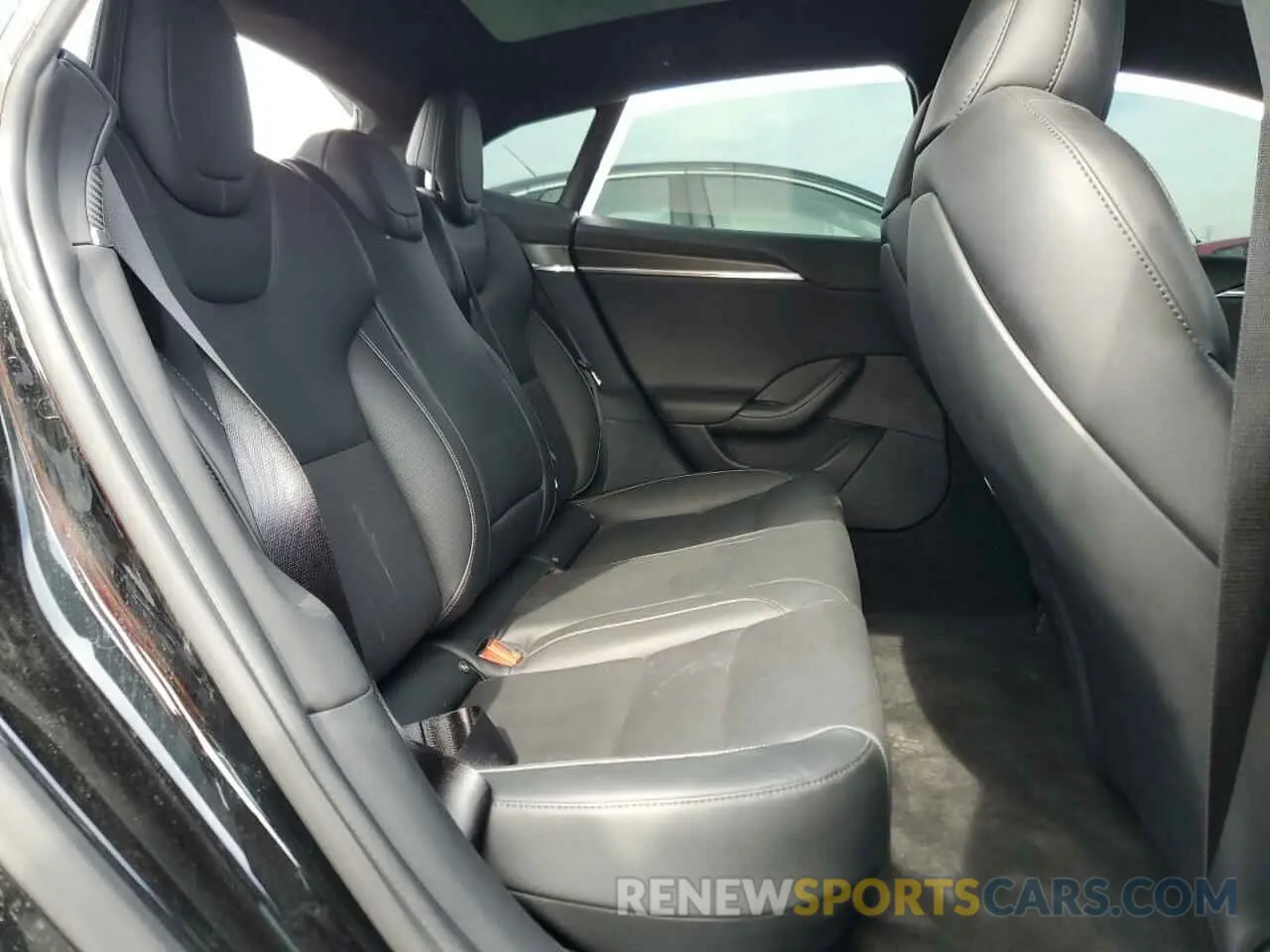 10 Photograph of a damaged car 5YJSA1E6XMF456295 TESLA MODEL S 2021