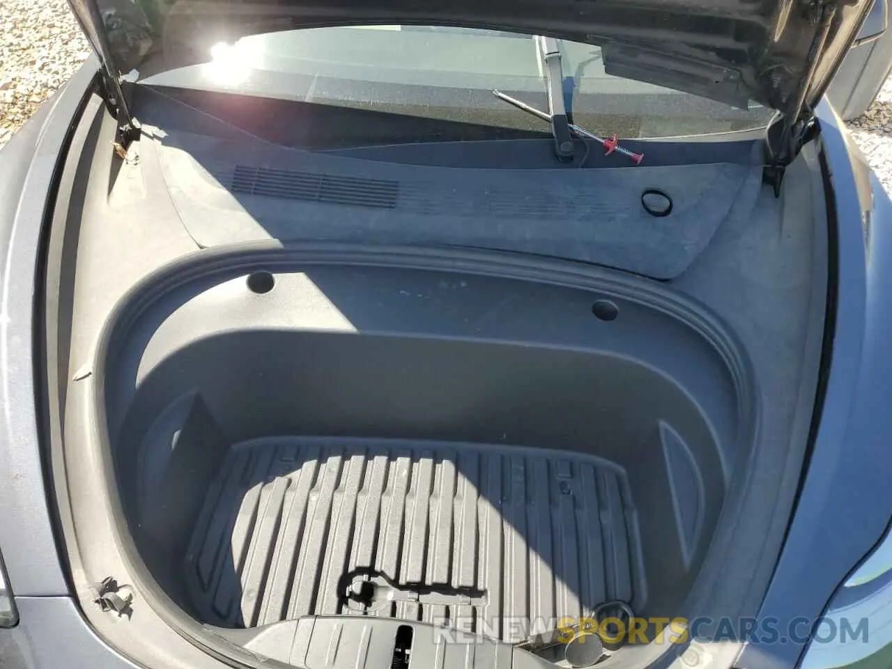 11 Photograph of a damaged car 5YJ3E1EB7NF260337 TESLA MODEL S 2022