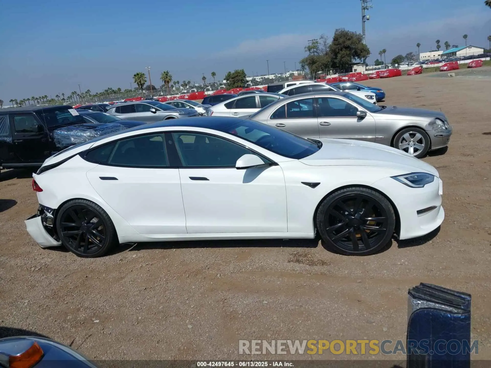 13 Photograph of a damaged car 5YJSA1E50NF459084 TESLA MODEL S 2022