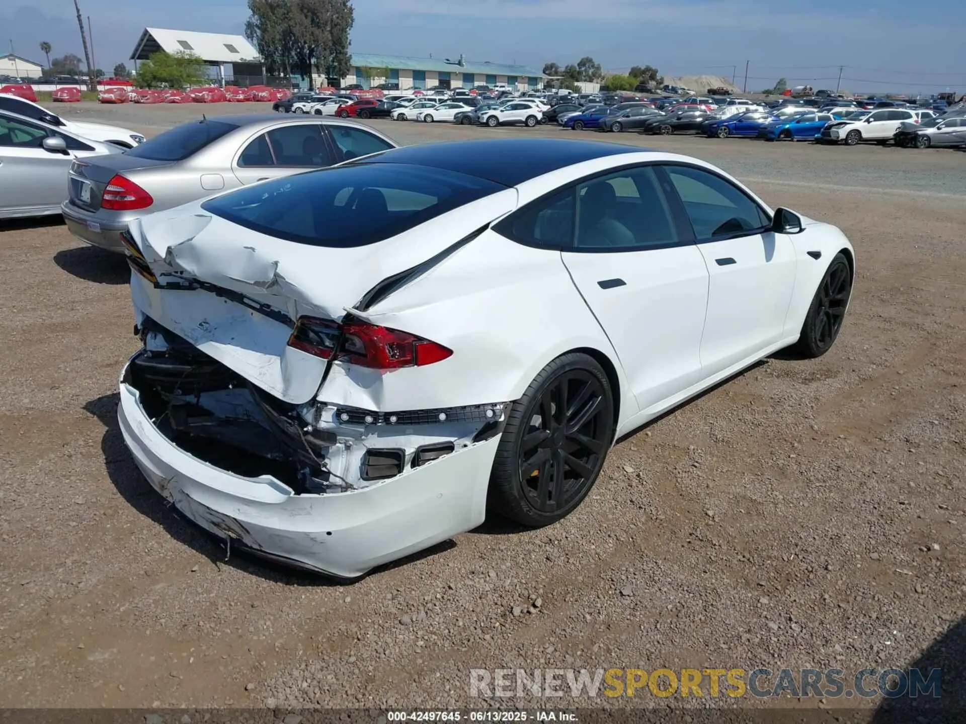 4 Photograph of a damaged car 5YJSA1E50NF459084 TESLA MODEL S 2022