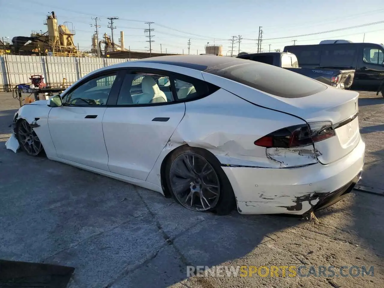 2 Photograph of a damaged car 5YJSA1E50NF467489 TESLA MODEL S 2022