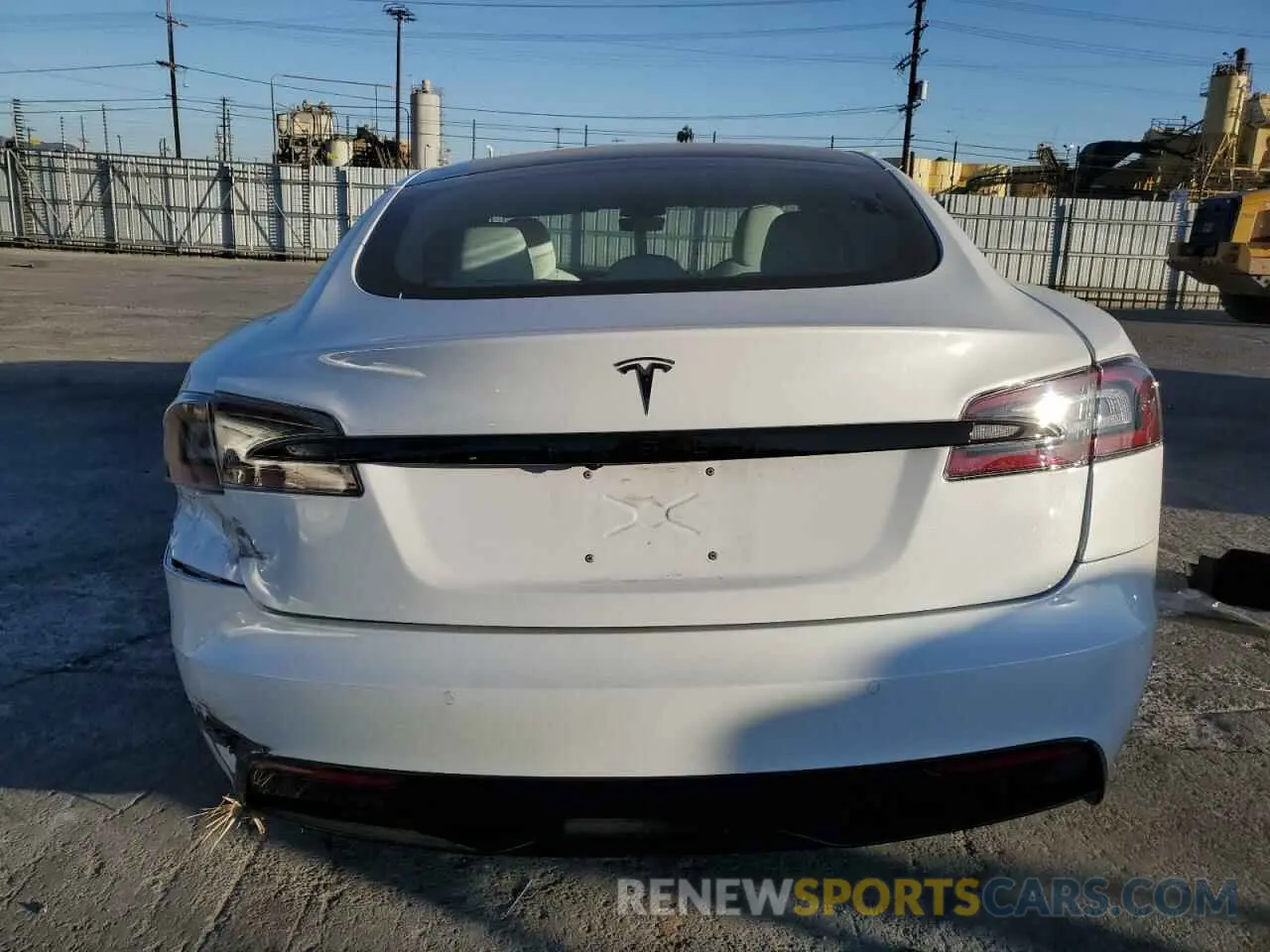6 Photograph of a damaged car 5YJSA1E50NF467489 TESLA MODEL S 2022