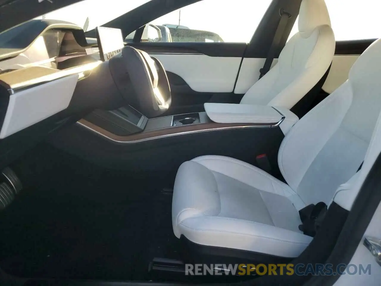 7 Photograph of a damaged car 5YJSA1E50NF467489 TESLA MODEL S 2022