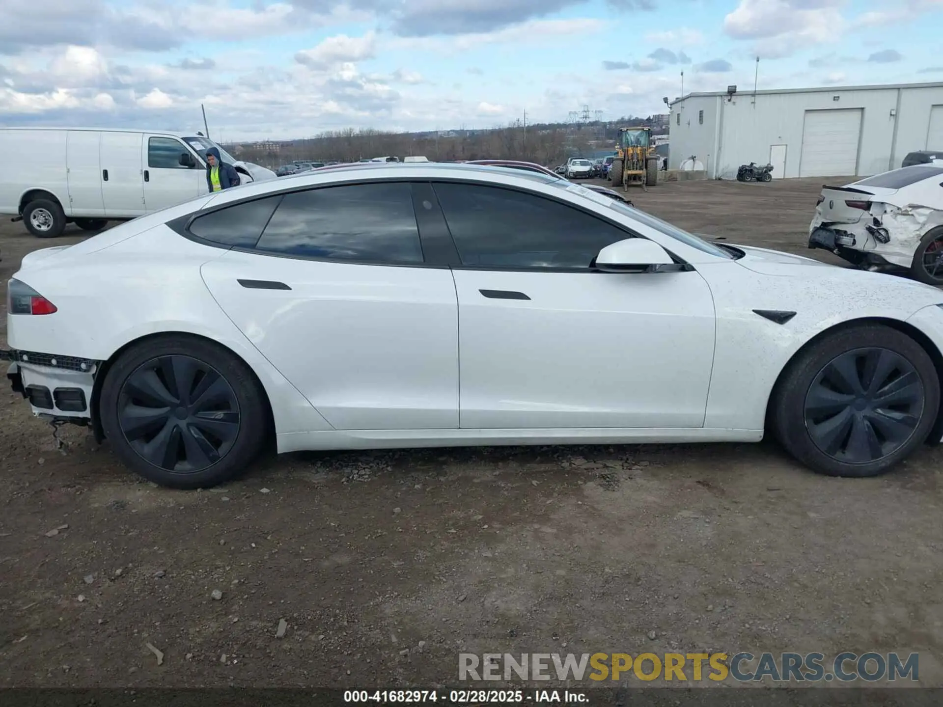 12 Photograph of a damaged car 5YJSA1E50NF469579 TESLA MODEL S 2022