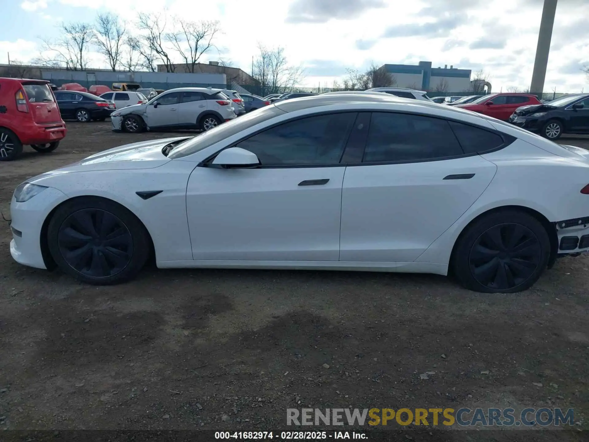 13 Photograph of a damaged car 5YJSA1E50NF469579 TESLA MODEL S 2022
