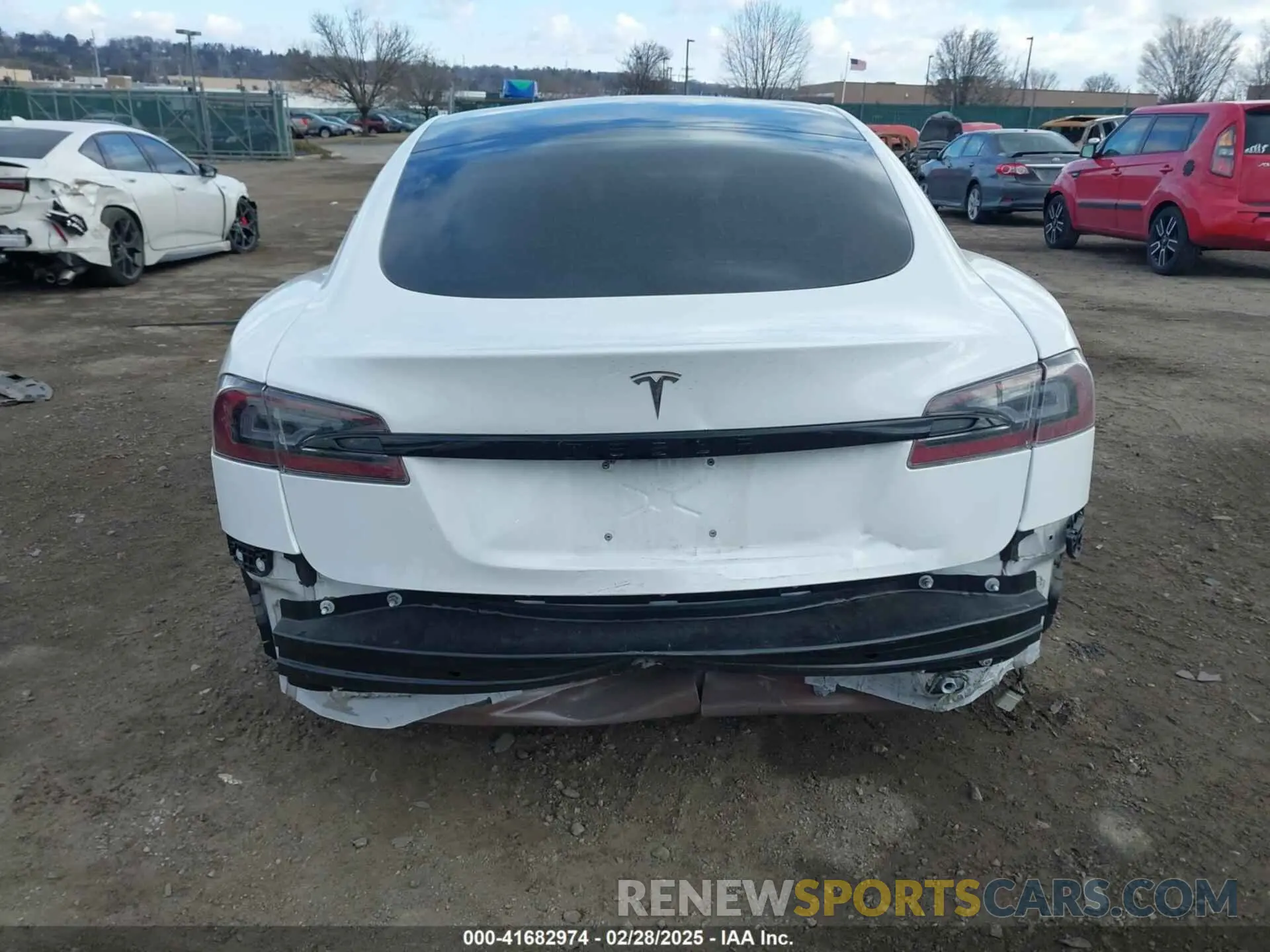 15 Photograph of a damaged car 5YJSA1E50NF469579 TESLA MODEL S 2022