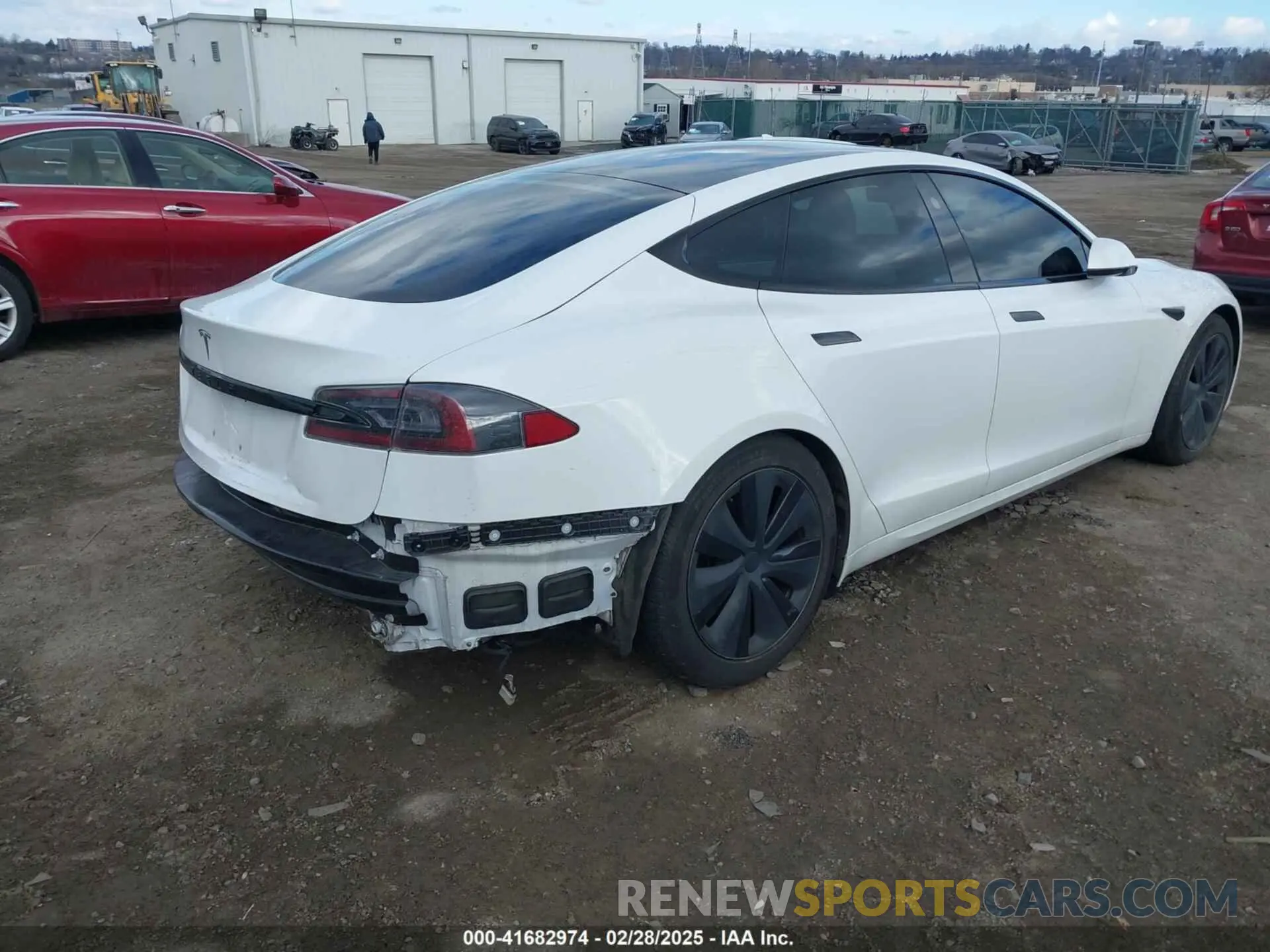4 Photograph of a damaged car 5YJSA1E50NF469579 TESLA MODEL S 2022