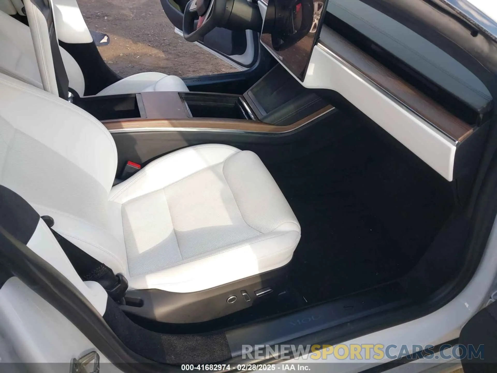 5 Photograph of a damaged car 5YJSA1E50NF469579 TESLA MODEL S 2022