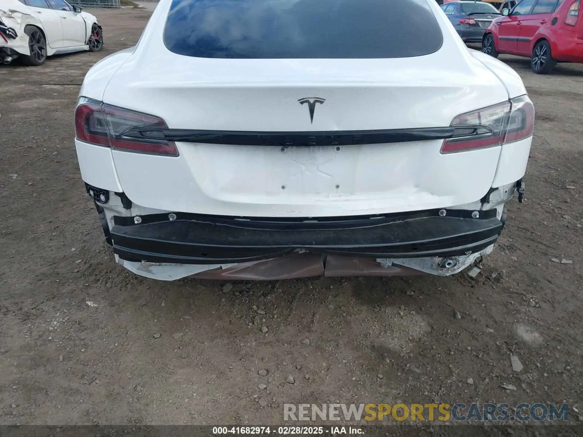 6 Photograph of a damaged car 5YJSA1E50NF469579 TESLA MODEL S 2022