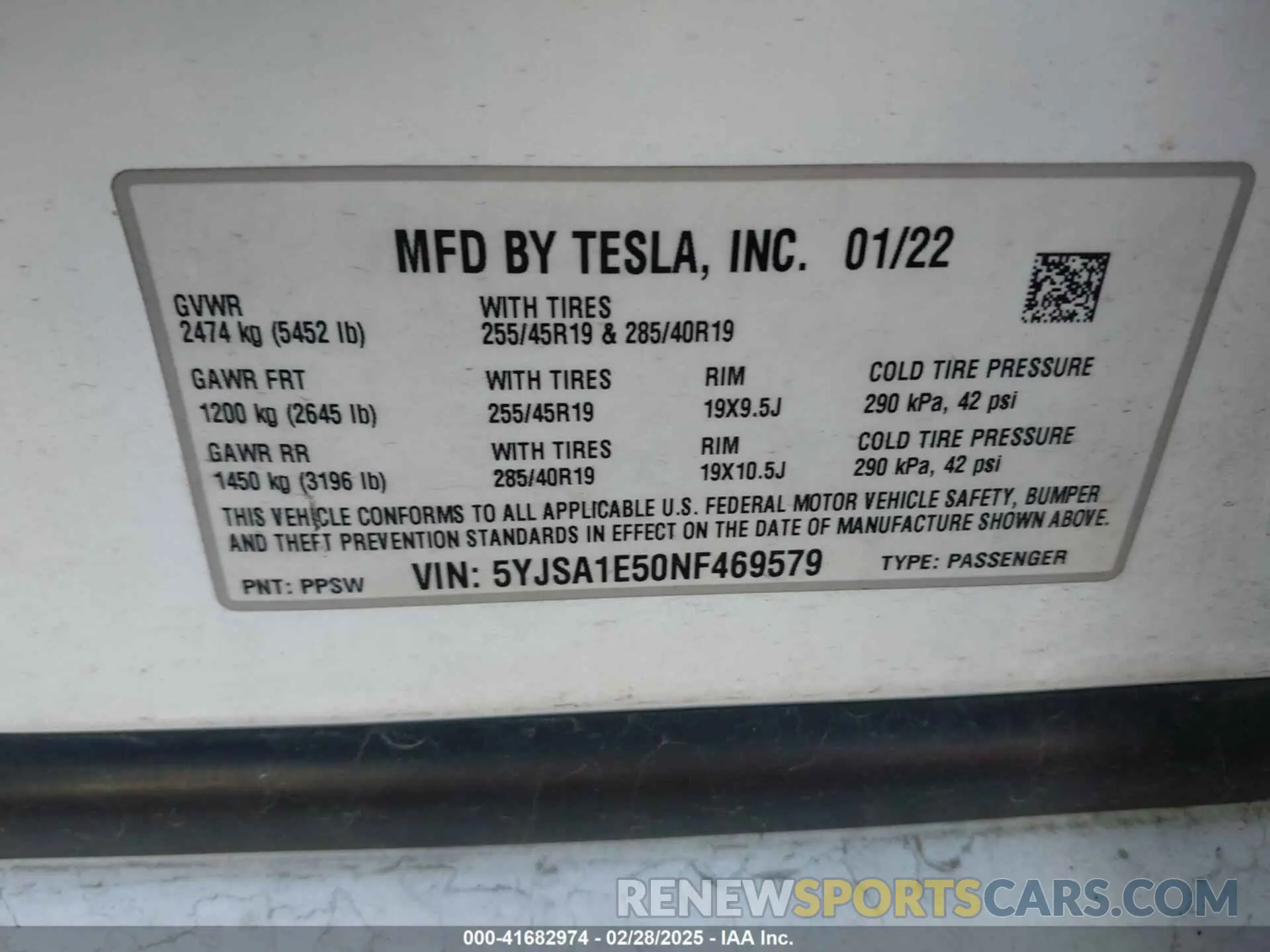 9 Photograph of a damaged car 5YJSA1E50NF469579 TESLA MODEL S 2022
