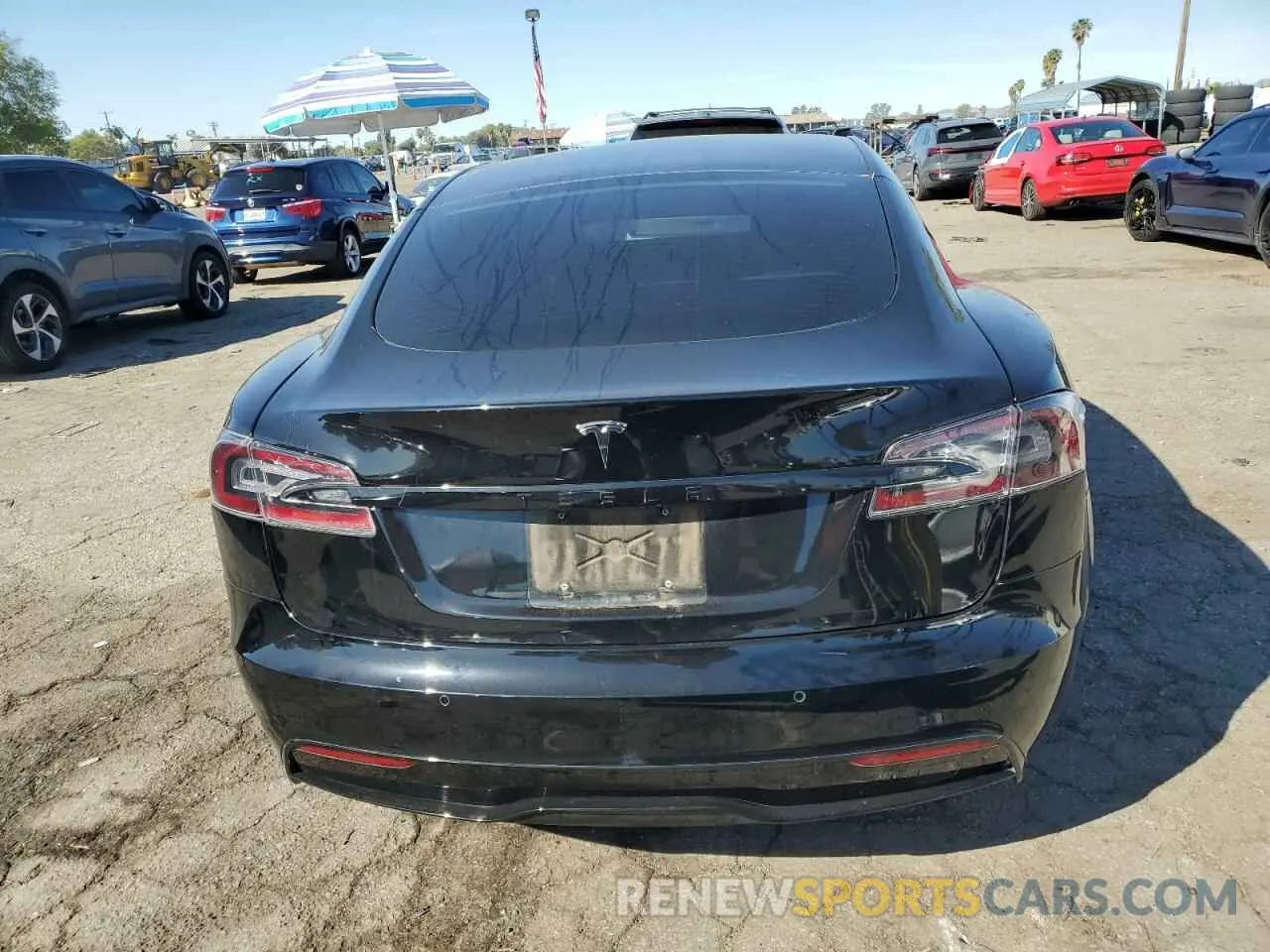 6 Photograph of a damaged car 5YJSA1E50NF470067 TESLA MODEL S 2022