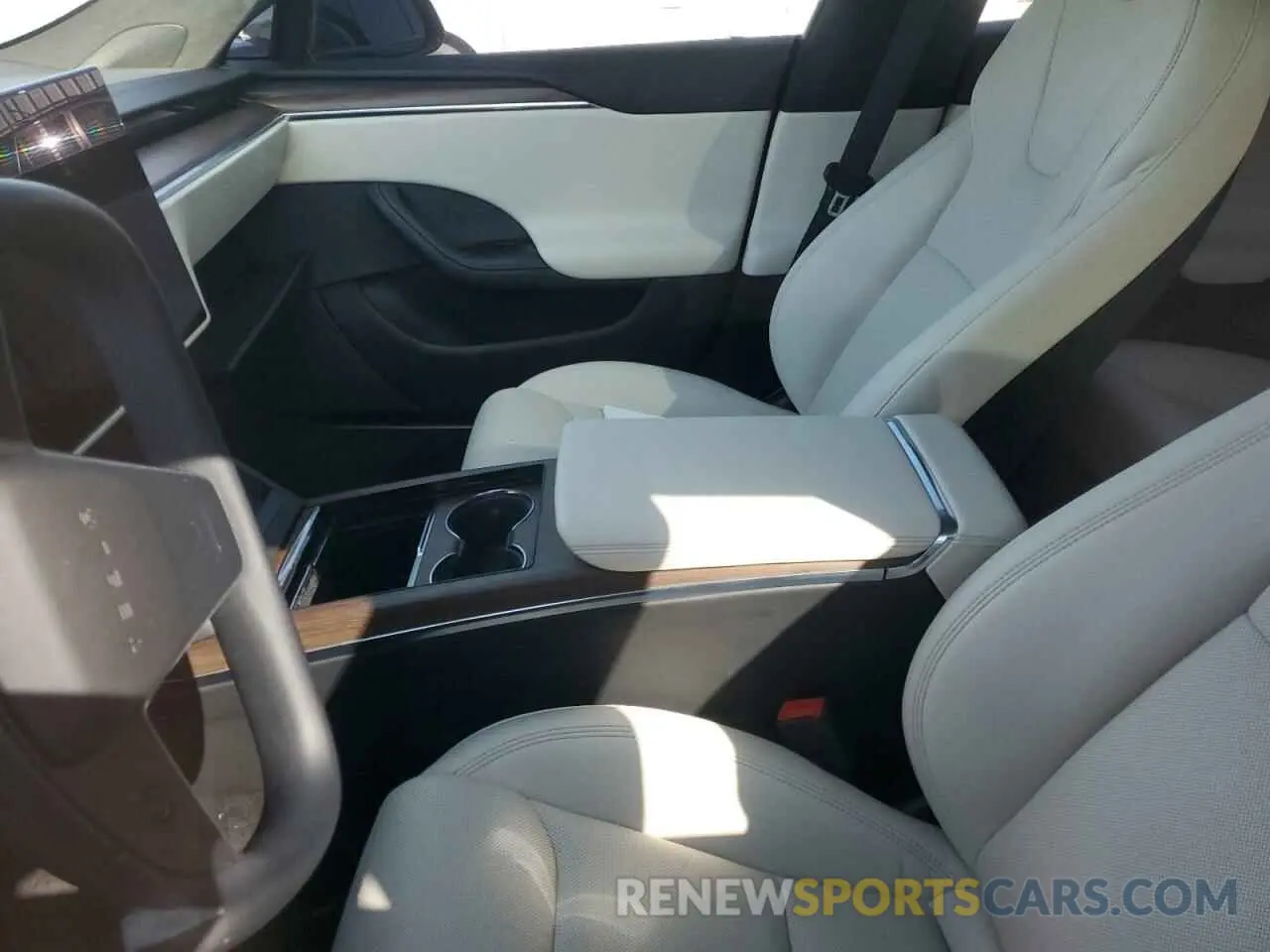 7 Photograph of a damaged car 5YJSA1E50NF470067 TESLA MODEL S 2022