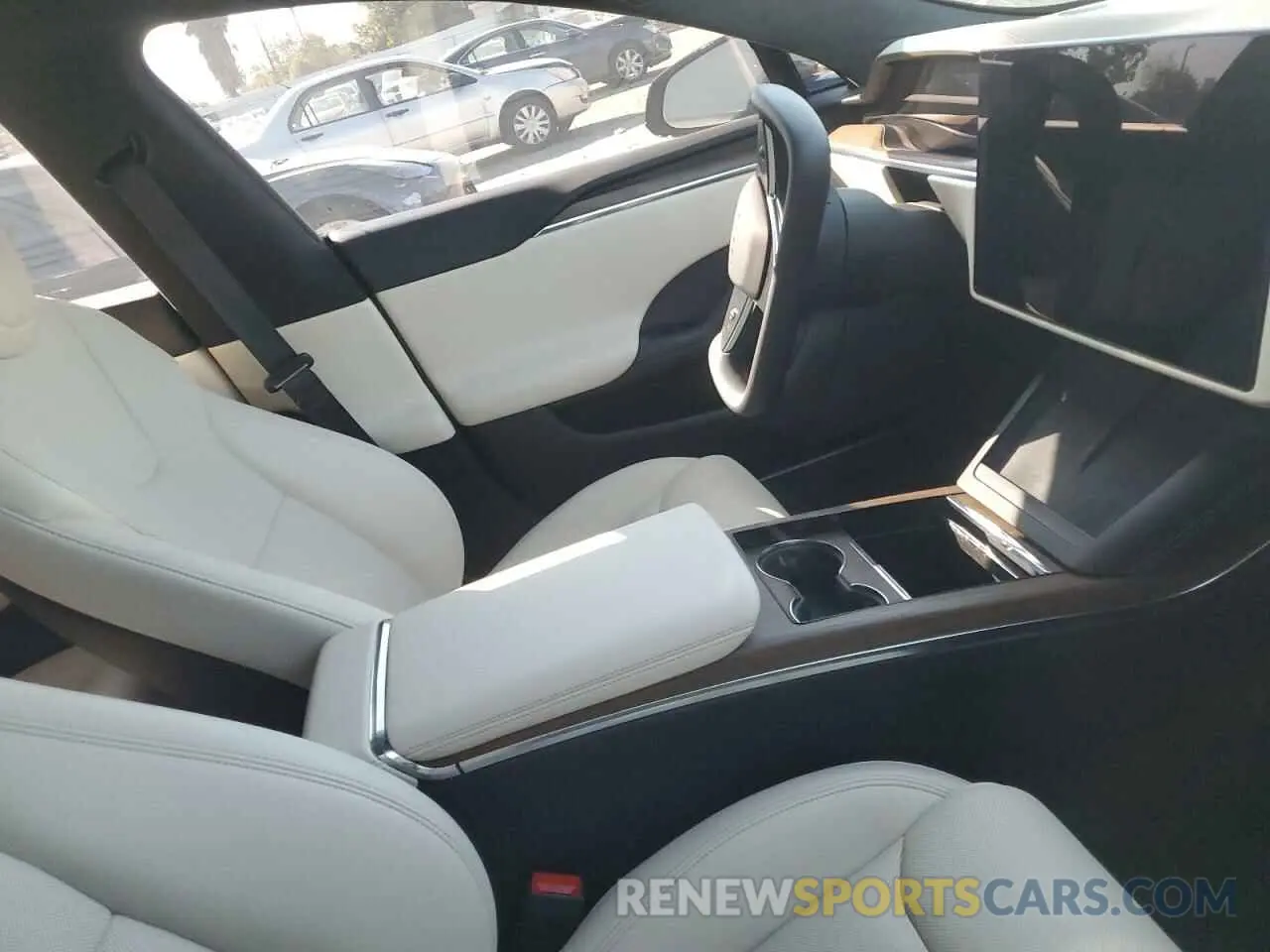 8 Photograph of a damaged car 5YJSA1E50NF470067 TESLA MODEL S 2022