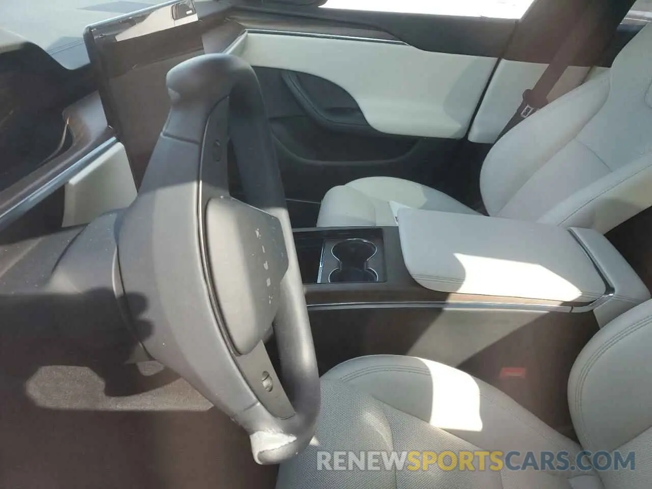 9 Photograph of a damaged car 5YJSA1E50NF470067 TESLA MODEL S 2022