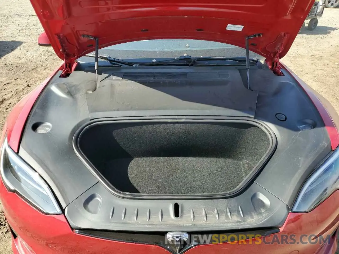 11 Photograph of a damaged car 5YJSA1E50NF475429 TESLA MODEL S 2022