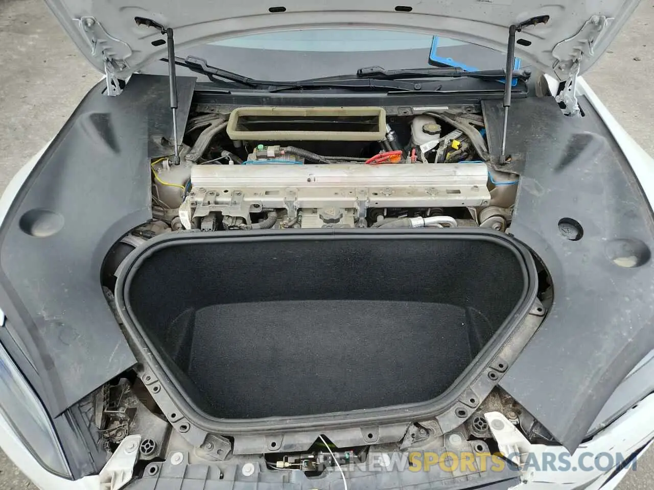 11 Photograph of a damaged car 5YJSA1E50NF476127 TESLA MODEL S 2022