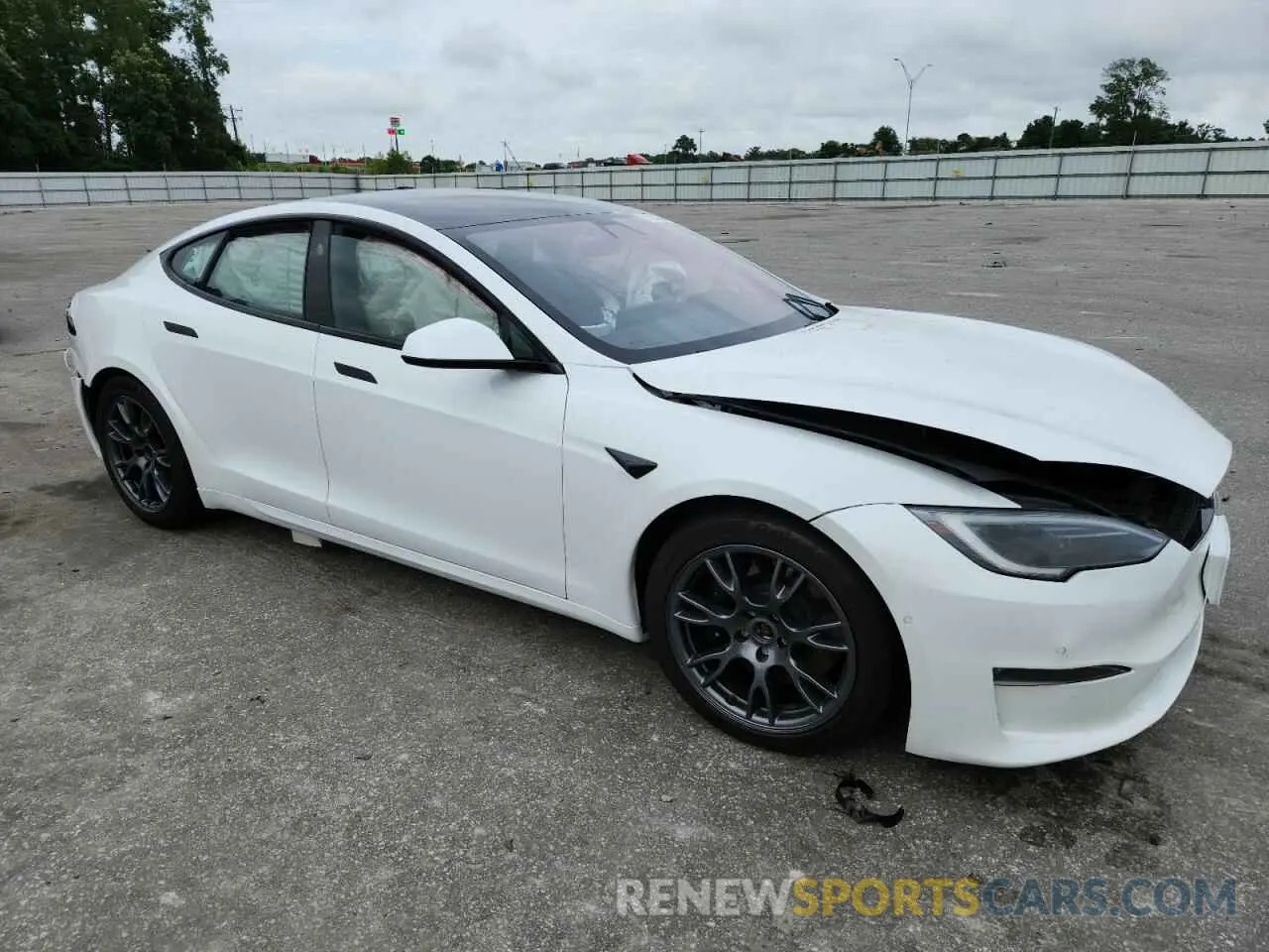 4 Photograph of a damaged car 5YJSA1E50NF476127 TESLA MODEL S 2022