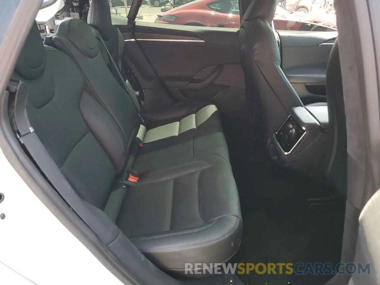 10 Photograph of a damaged car 5YJSA1E50NF491677 TESLA MODEL S 2022