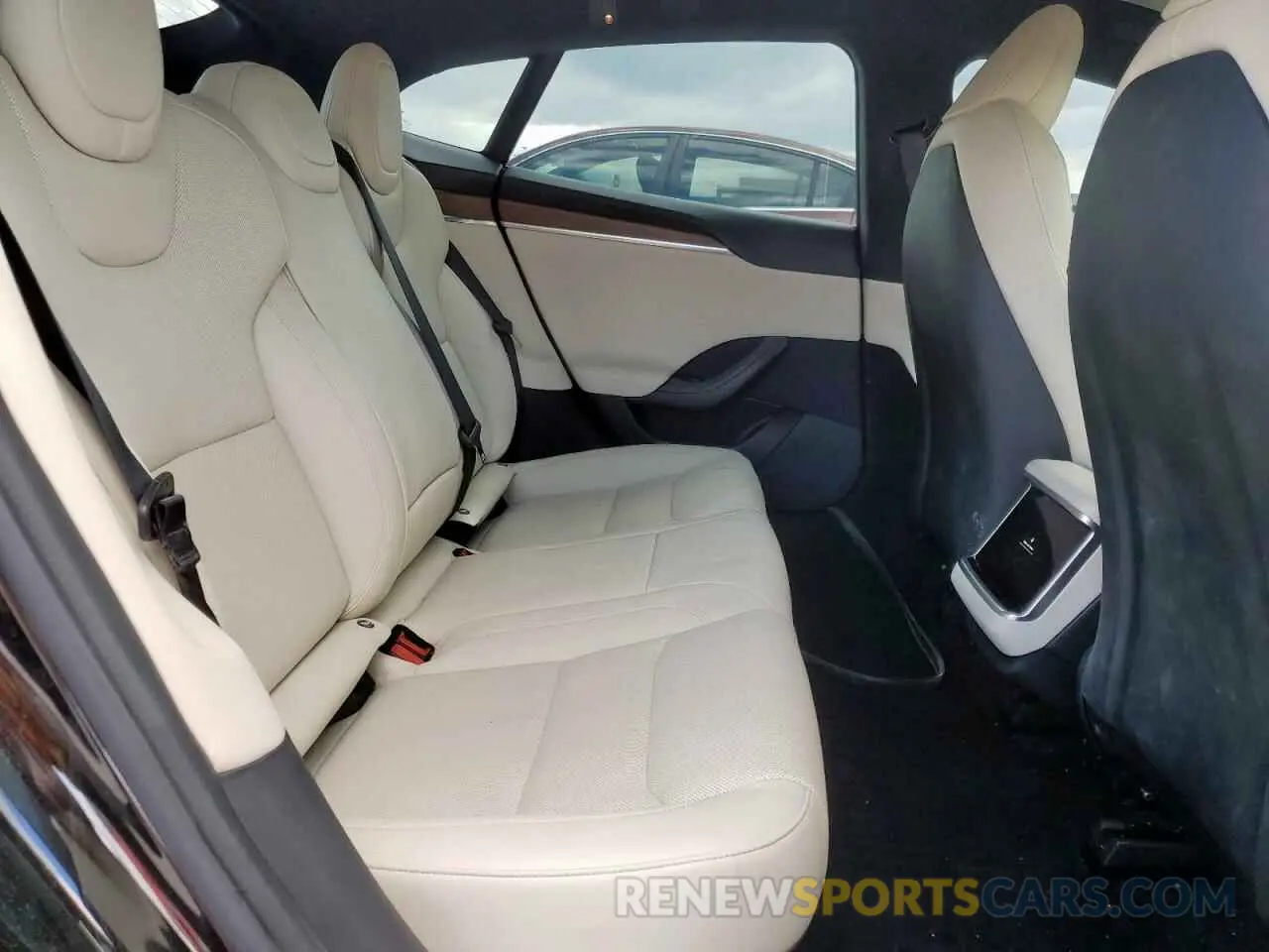 10 Photograph of a damaged car 5YJSA1E50NF492117 TESLA MODEL S 2022