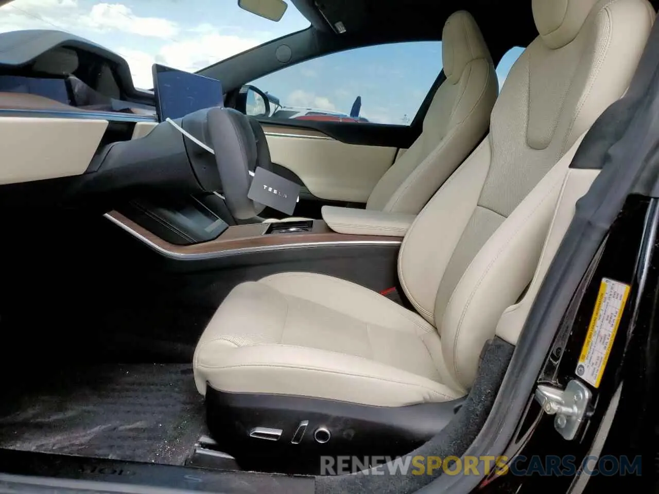 7 Photograph of a damaged car 5YJSA1E50NF492117 TESLA MODEL S 2022