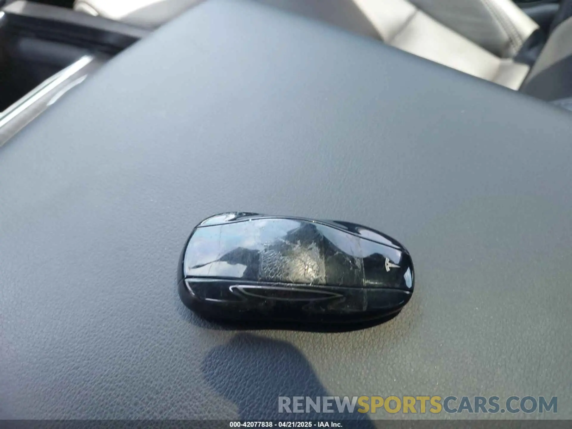 11 Photograph of a damaged car 5YJSA1E51NF464231 TESLA MODEL S 2022