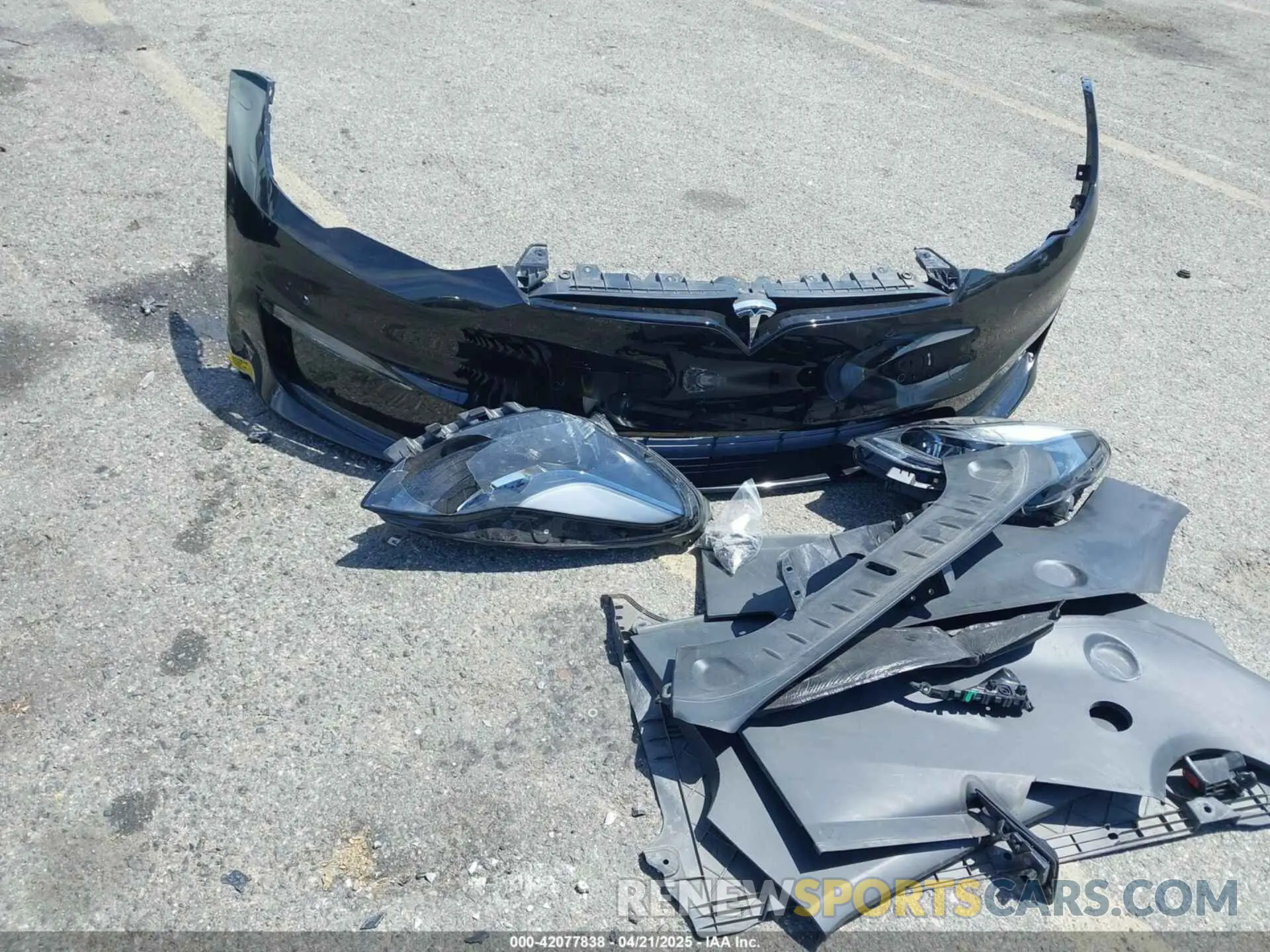 12 Photograph of a damaged car 5YJSA1E51NF464231 TESLA MODEL S 2022