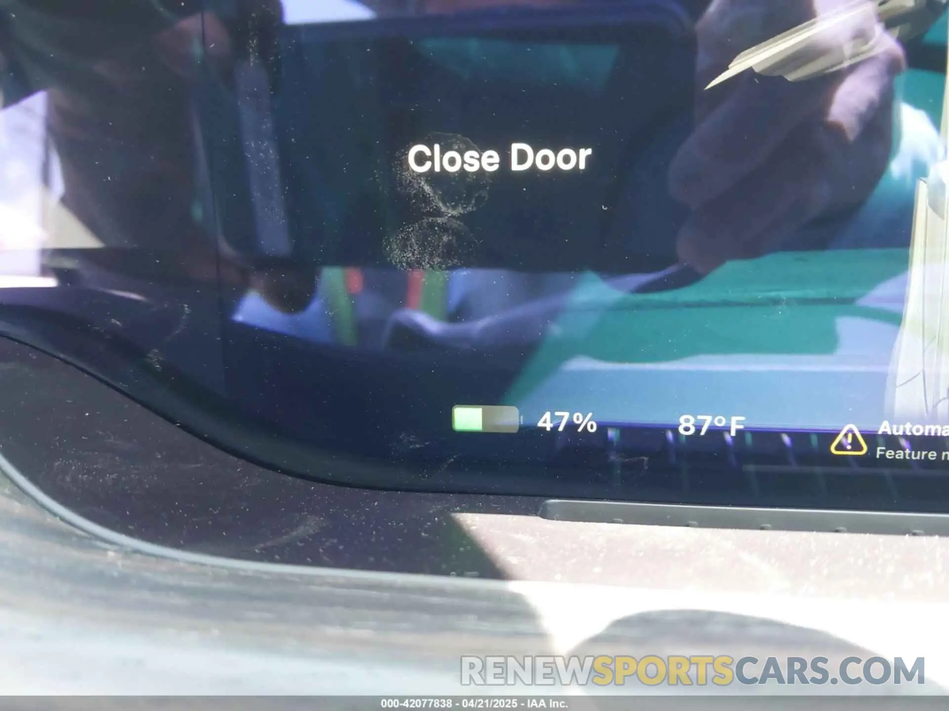 18 Photograph of a damaged car 5YJSA1E51NF464231 TESLA MODEL S 2022