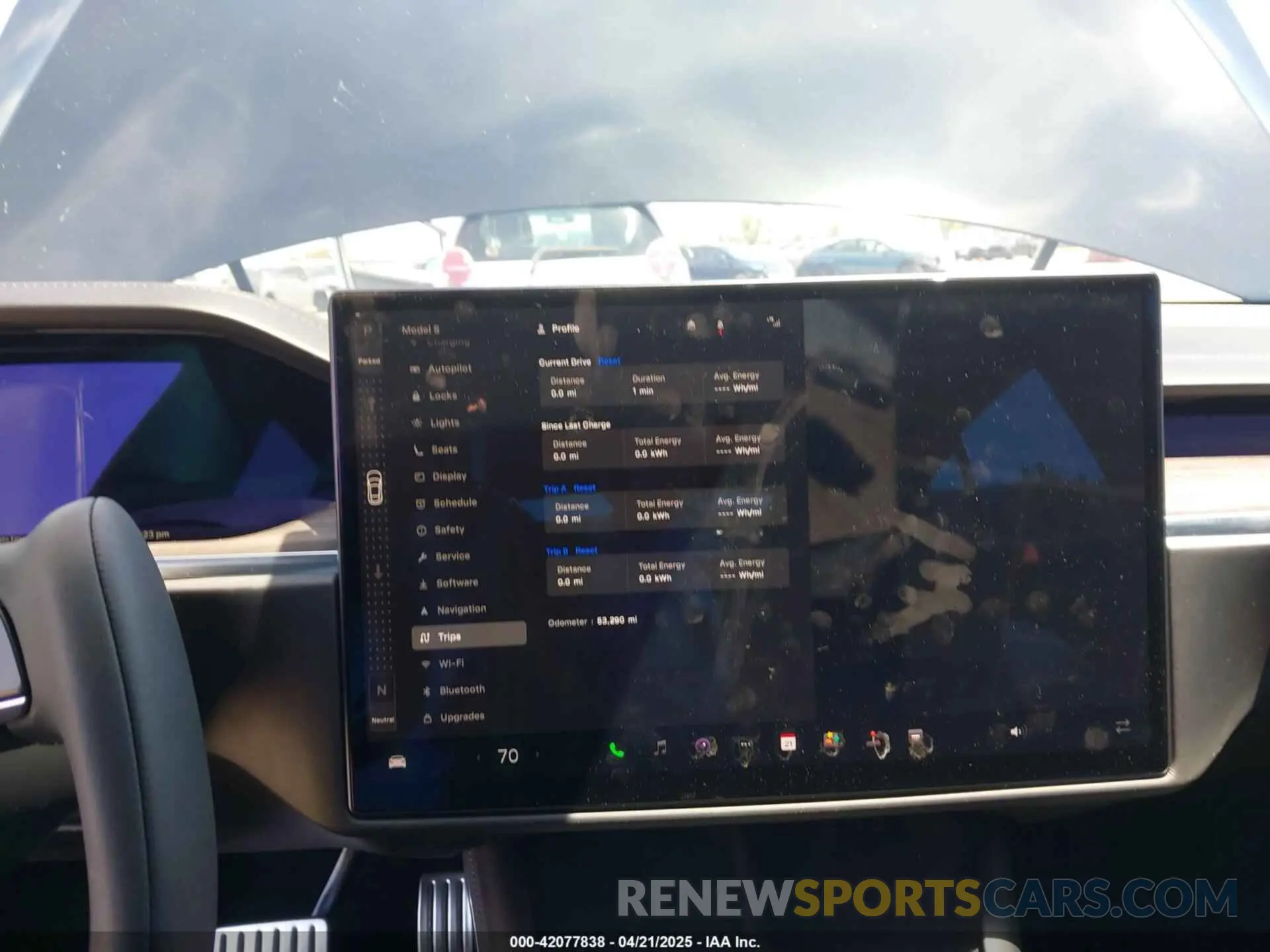 19 Photograph of a damaged car 5YJSA1E51NF464231 TESLA MODEL S 2022