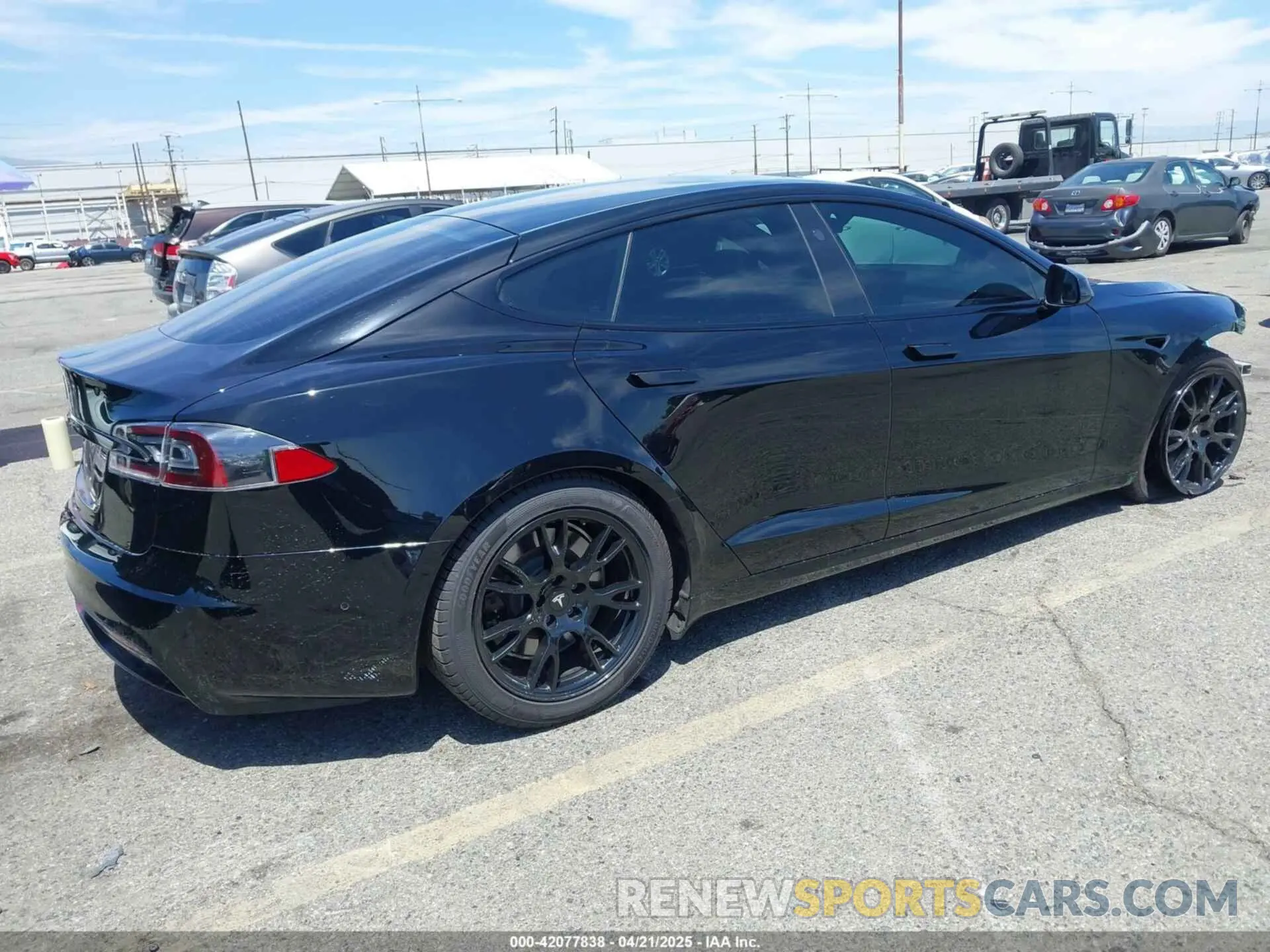 4 Photograph of a damaged car 5YJSA1E51NF464231 TESLA MODEL S 2022
