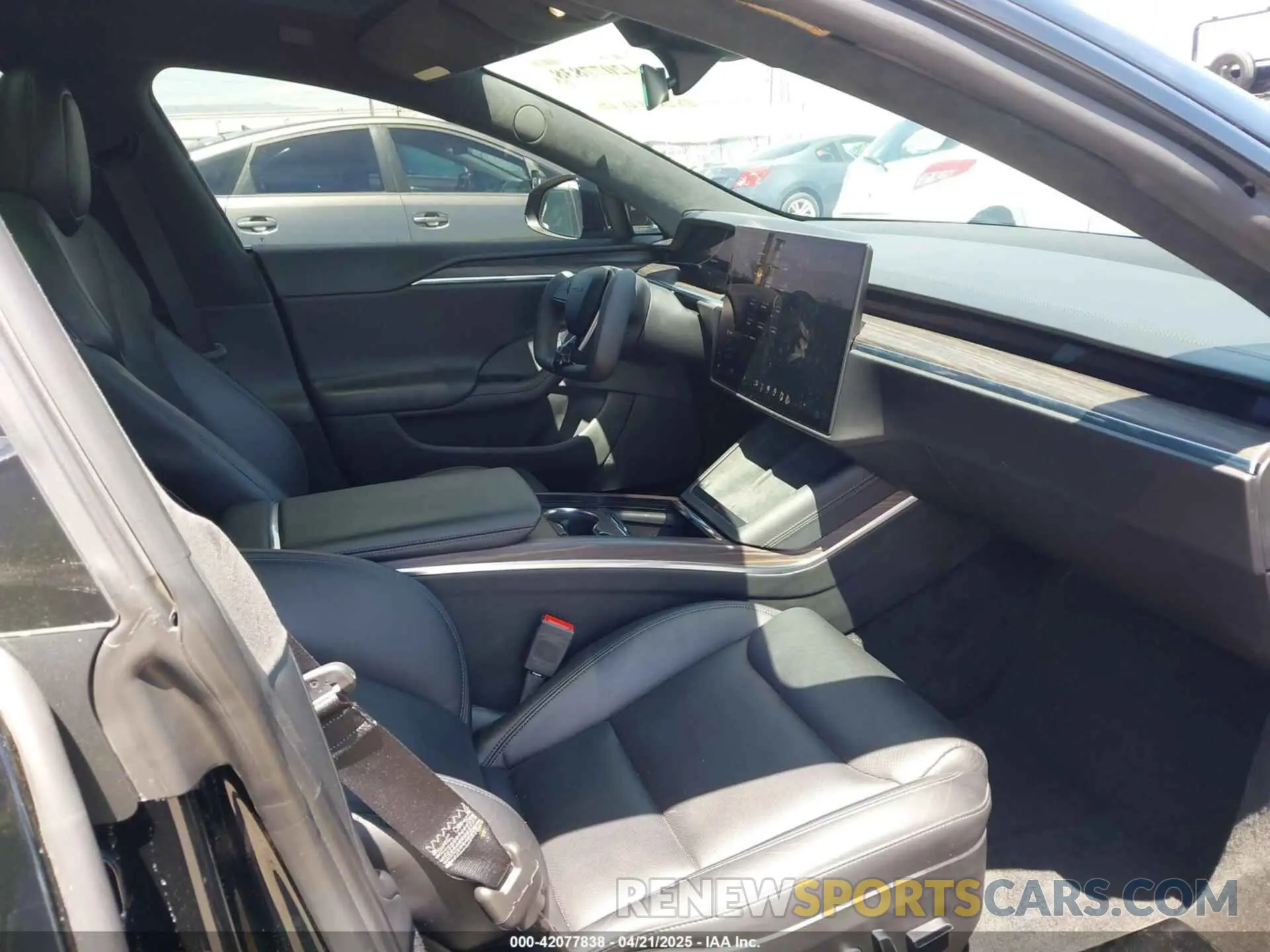 5 Photograph of a damaged car 5YJSA1E51NF464231 TESLA MODEL S 2022
