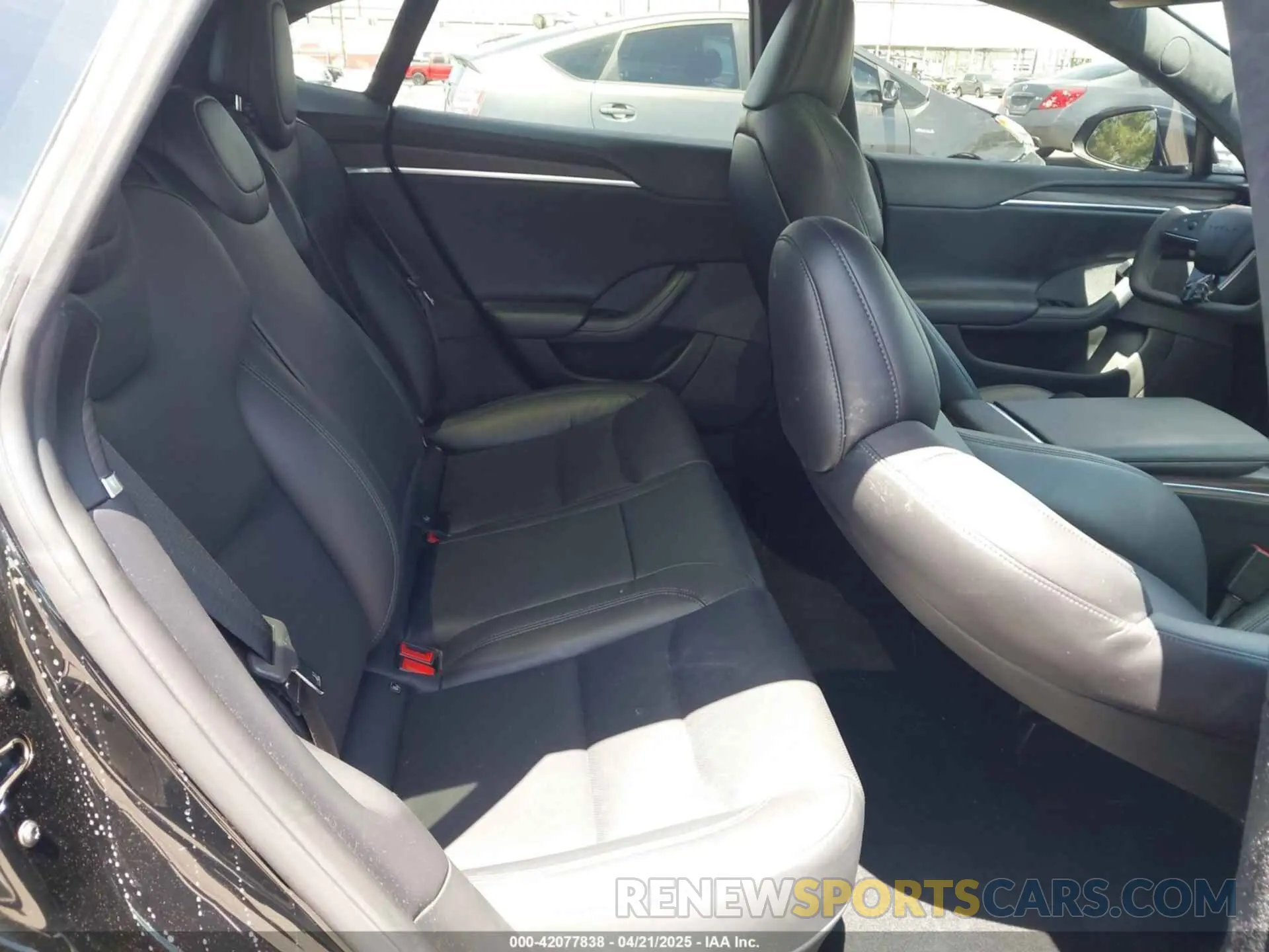 8 Photograph of a damaged car 5YJSA1E51NF464231 TESLA MODEL S 2022