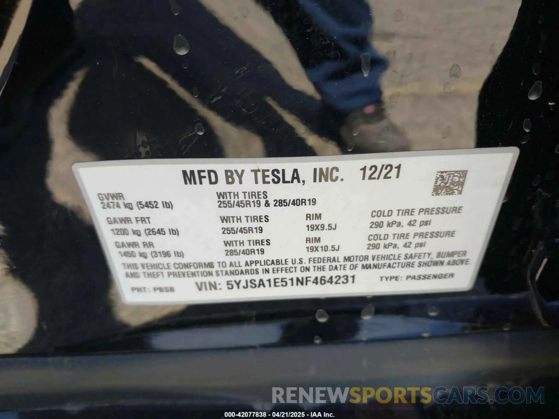 9 Photograph of a damaged car 5YJSA1E51NF464231 TESLA MODEL S 2022